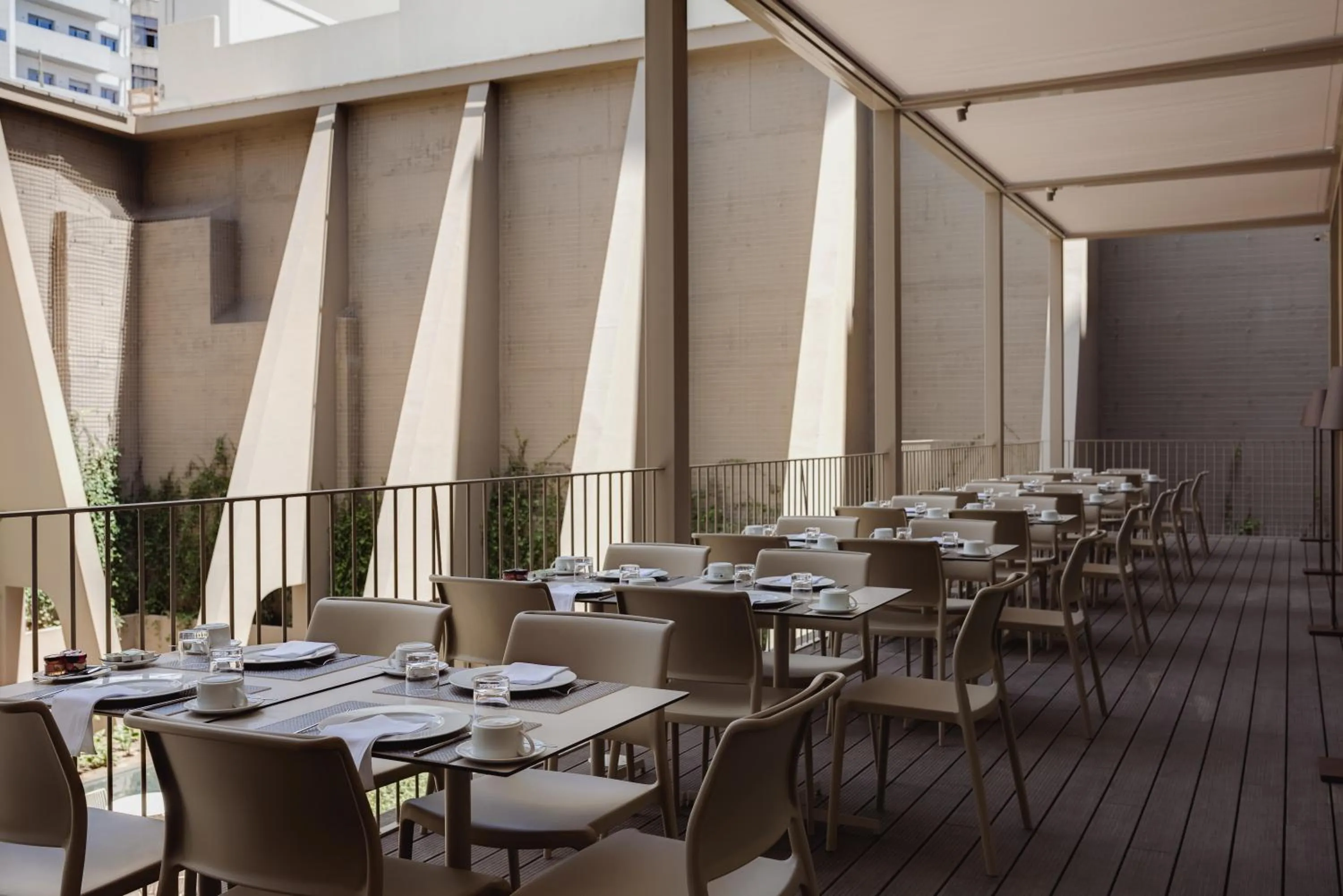 Restaurant/places to eat in Lumen Hotel & The Lisbon Light Show