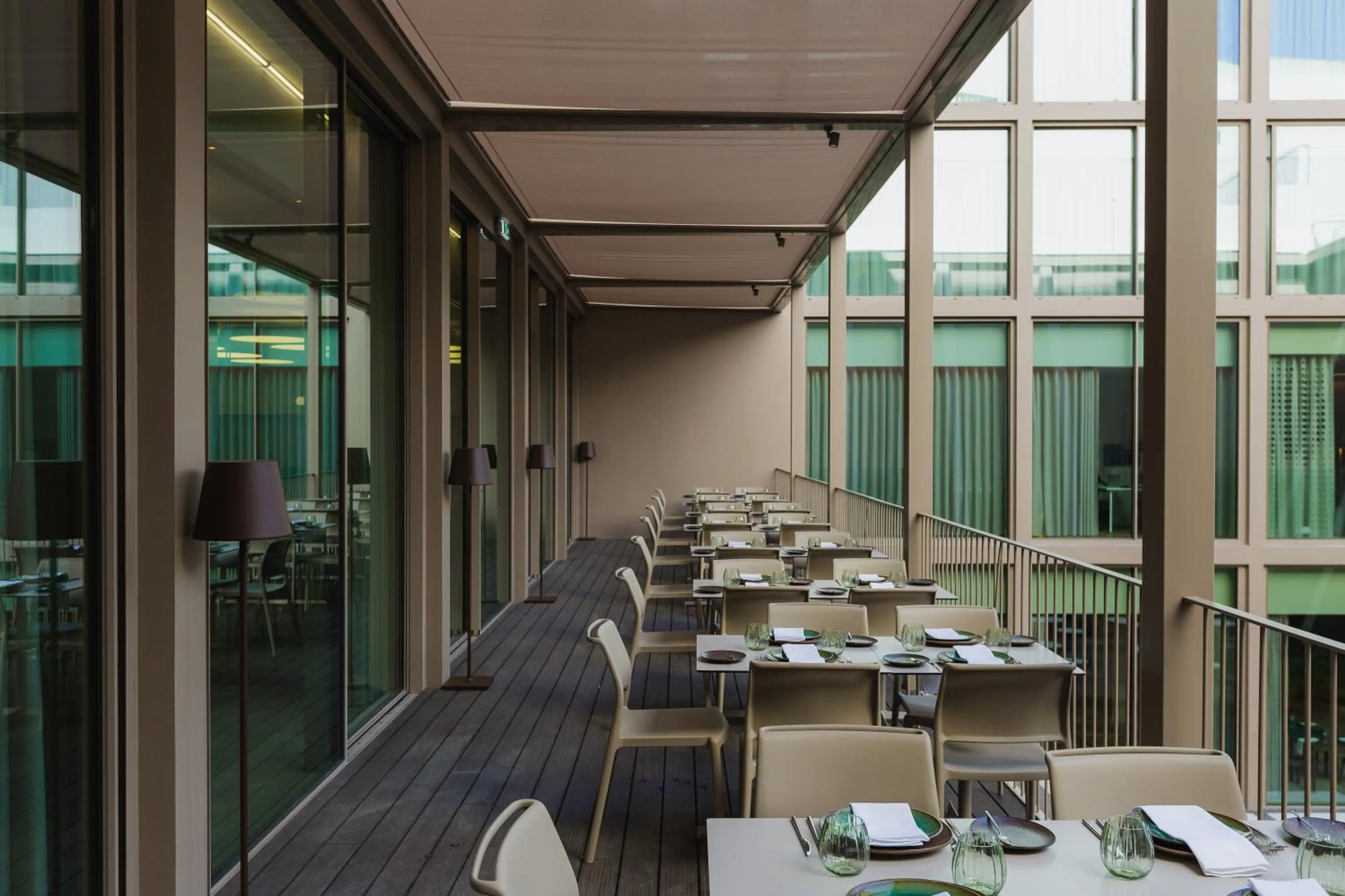 Restaurant/places to eat in Lumen Hotel & The Lisbon Light Show