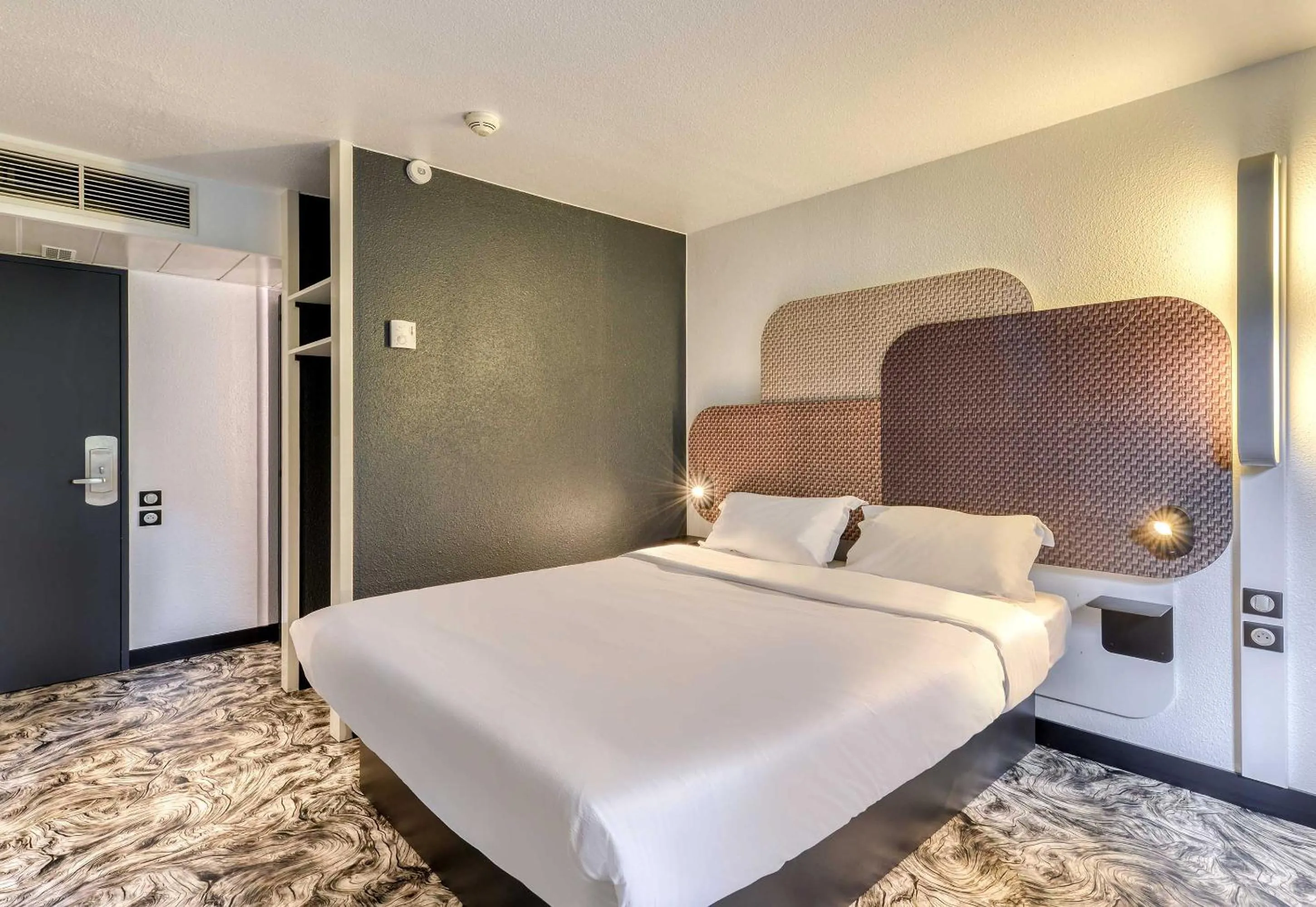 Bedroom, Bed in B&B HOTEL Montpellier Sud Lattes