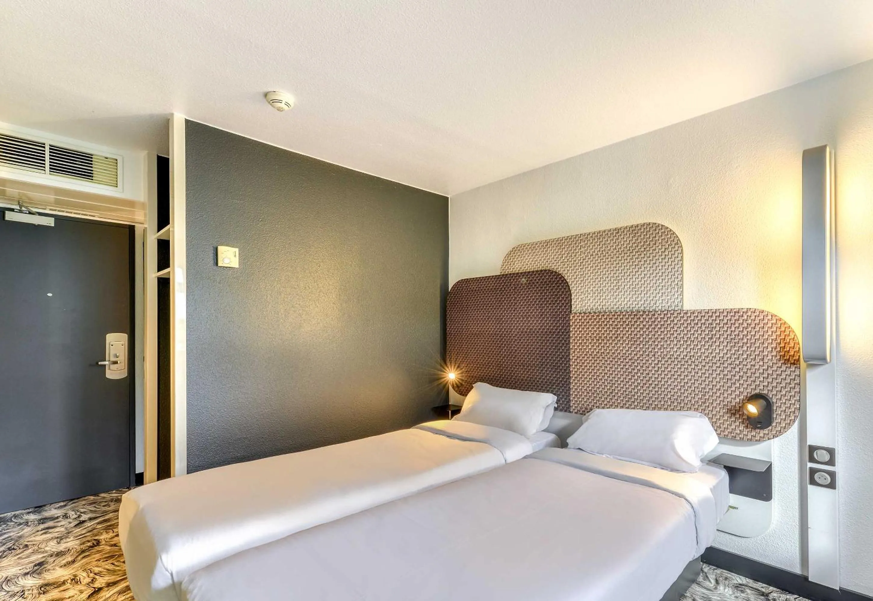 Bedroom, Bed in B&B HOTEL Montpellier Sud Lattes