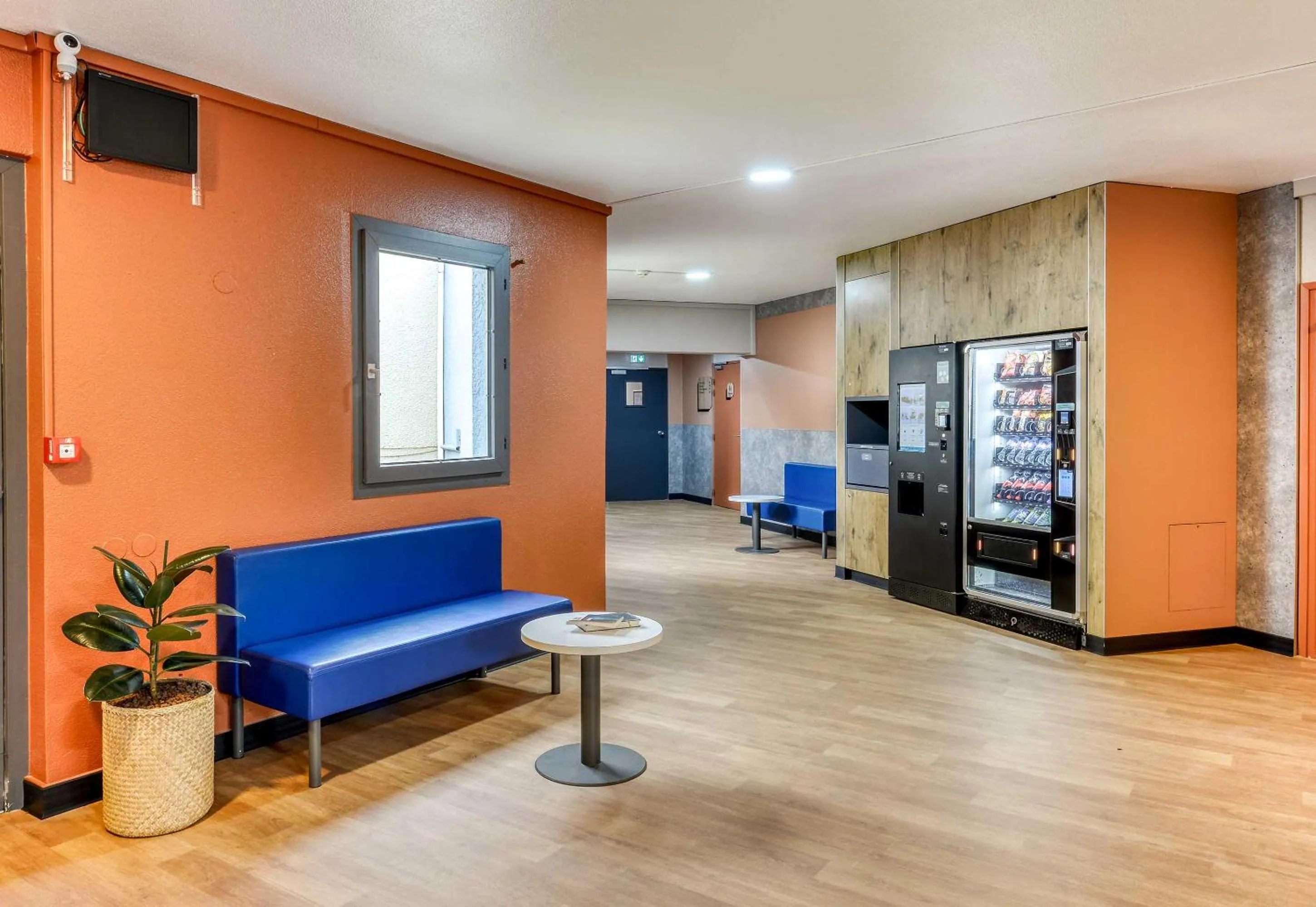 Lobby or reception in B&B HOTEL Montpellier Sud Lattes