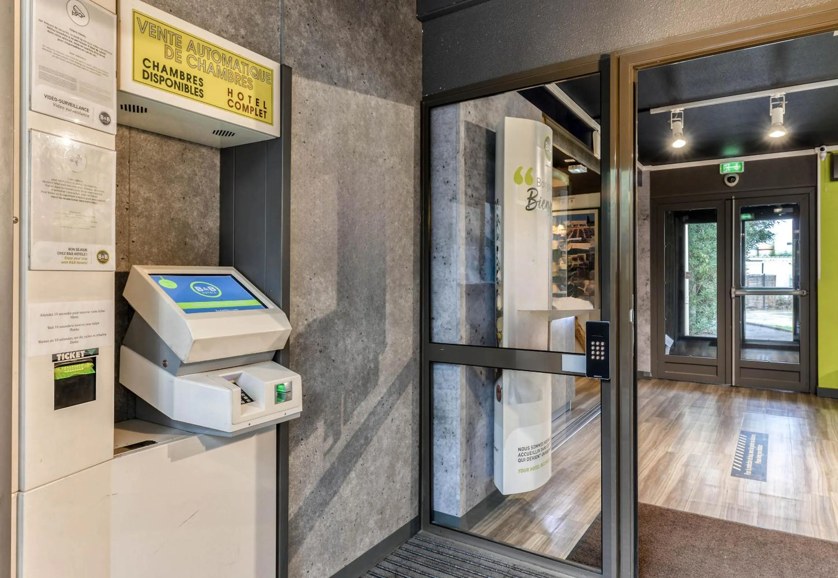 Facade/entrance in B&B HOTEL Montpellier Sud Lattes