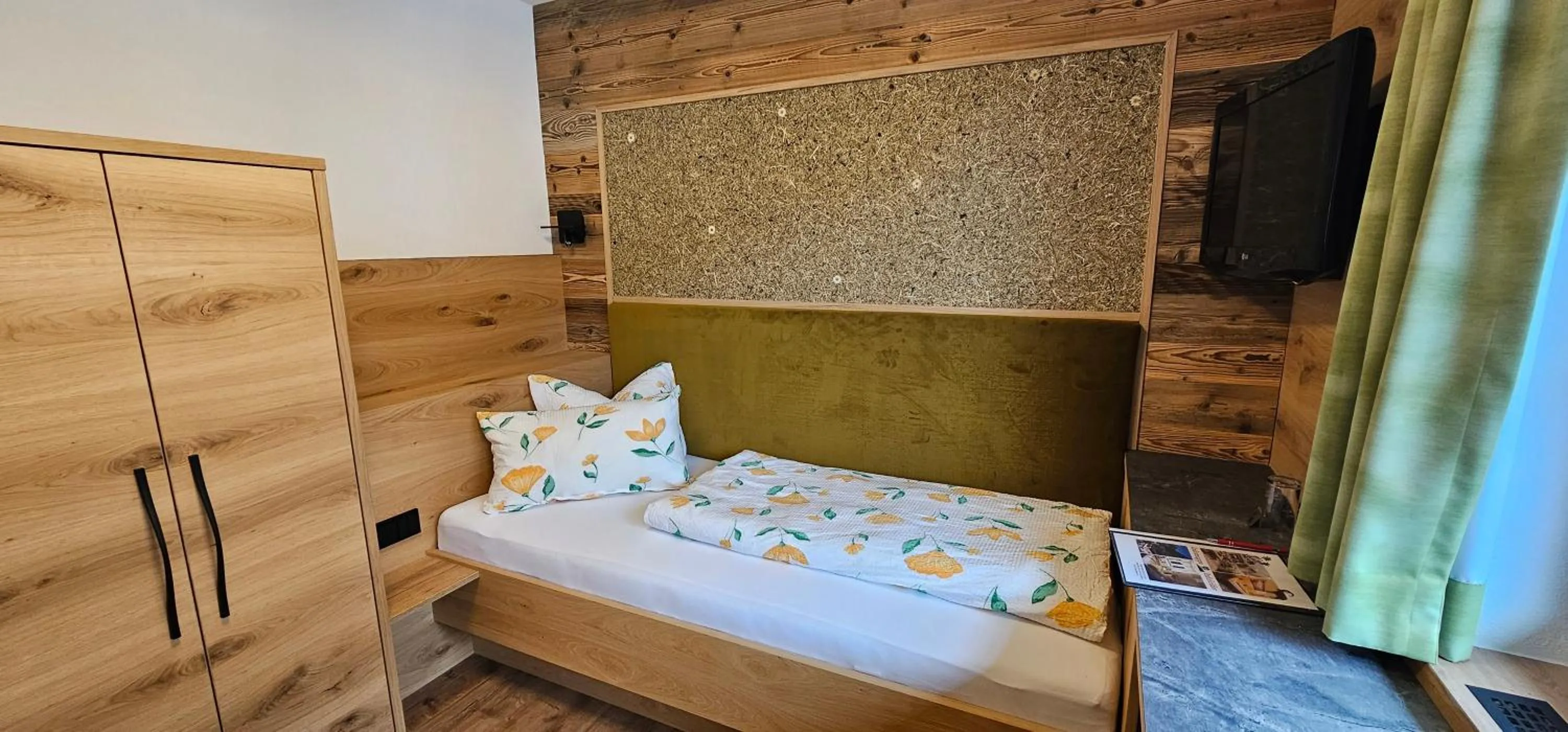 Bed in Hotel-Garni Pramstraller