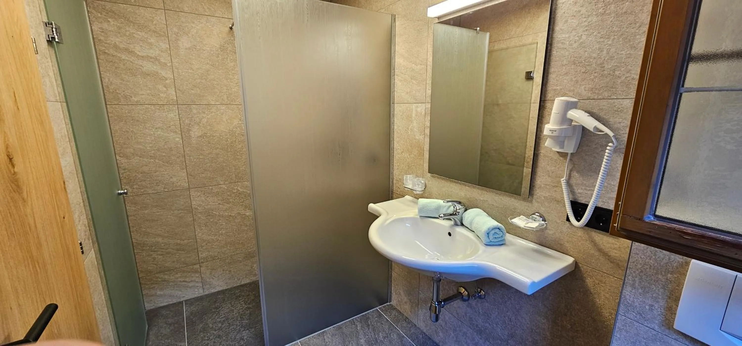 Shower in Hotel-Garni Pramstraller