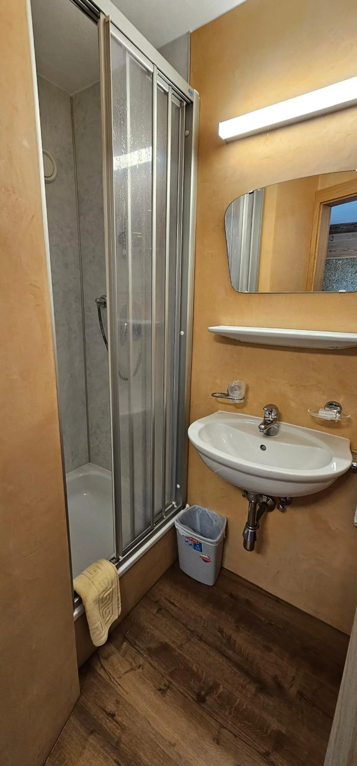 Shower in Hotel-Garni Pramstraller