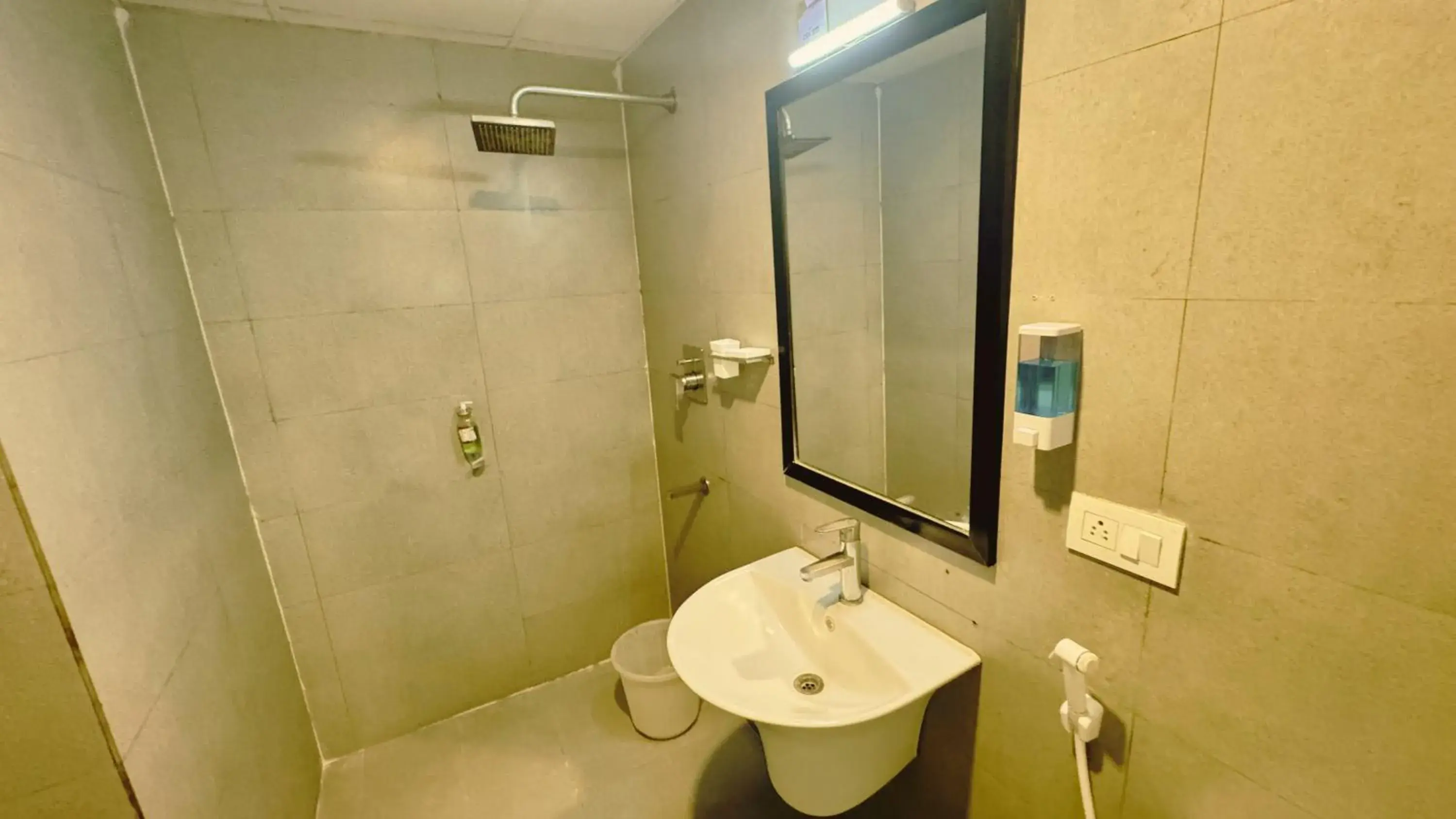 King Suite with Balcony in PHP BOUTIQUE TOWNHOUSE King Suite with Balcony in PHP BOUTIQUE TOWNHOUSE