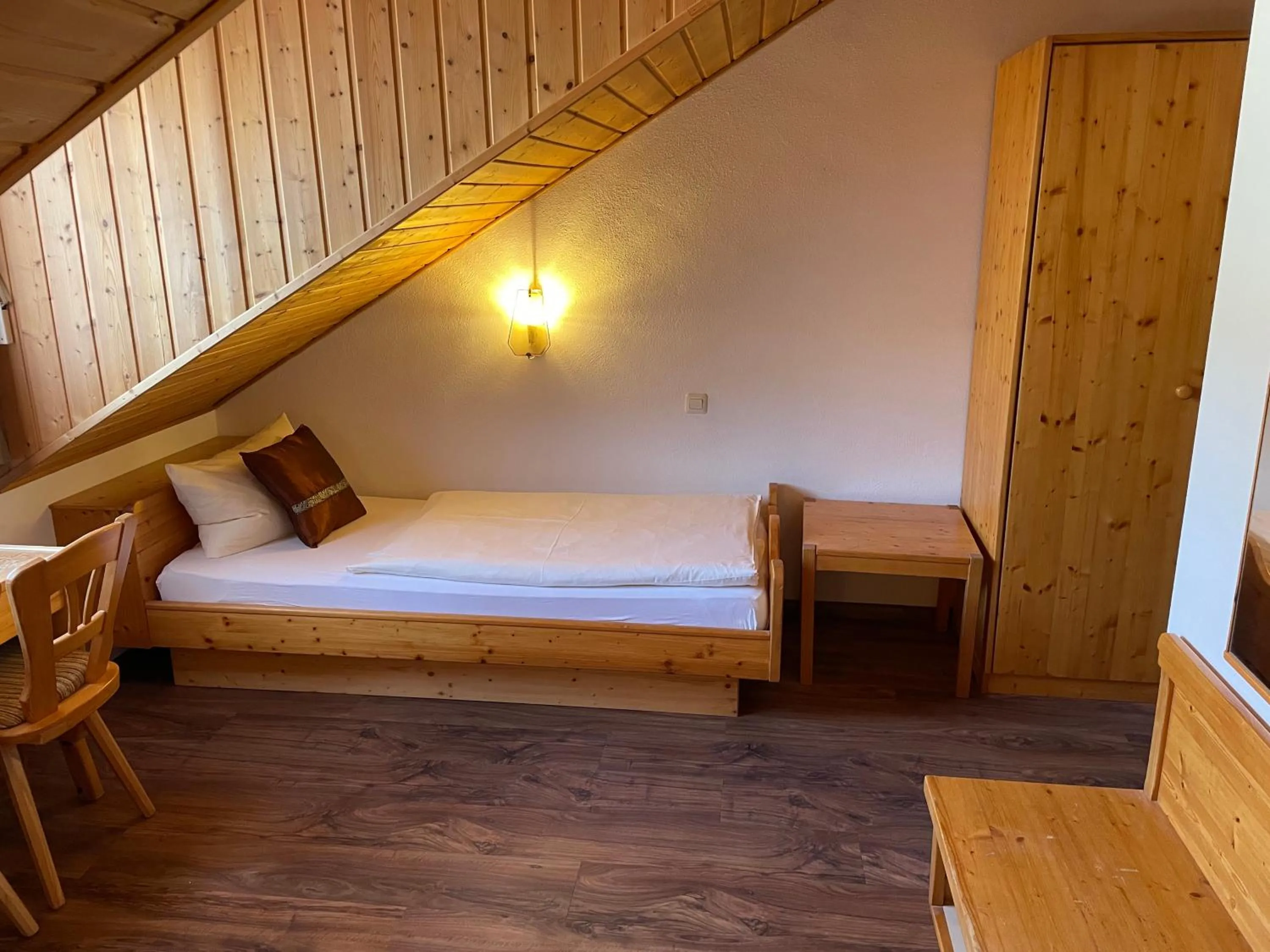 Photo of the whole room, Bed in Römercastell Wirtshaus & Hotel