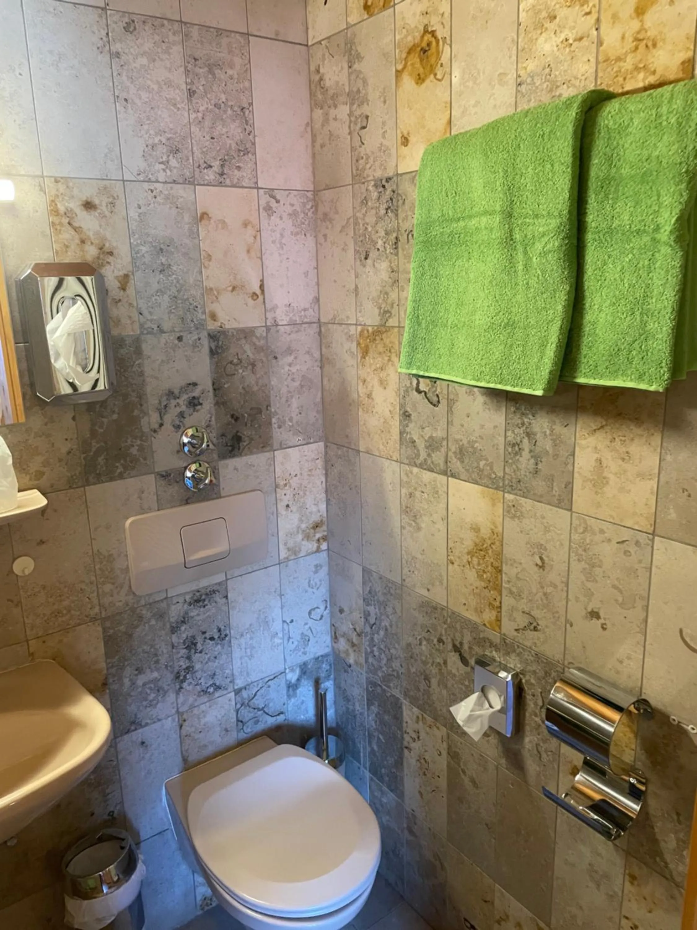 Bathroom in Römercastell Wirtshaus & Hotel