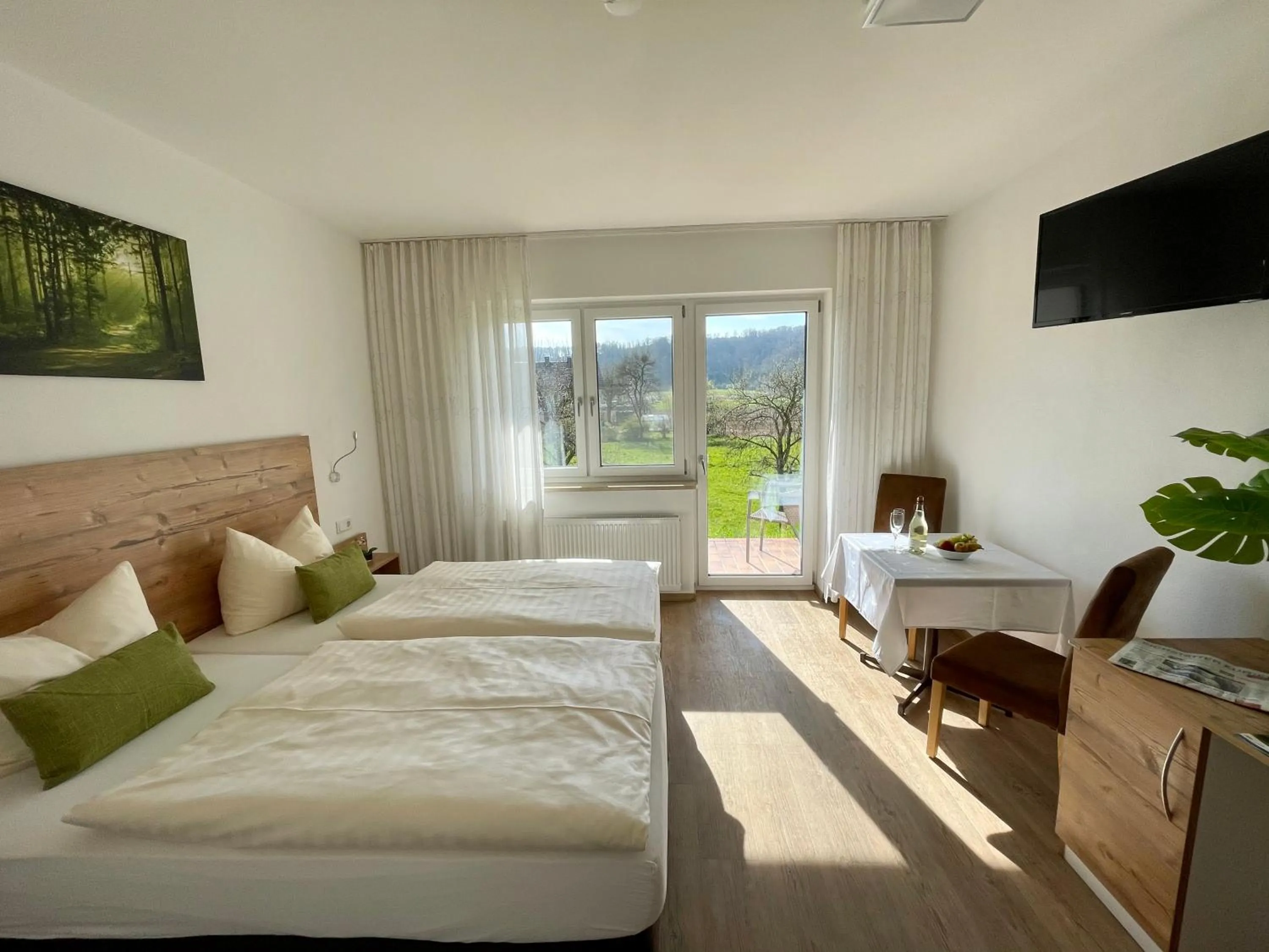 Photo of the whole room, Bed in Römercastell Wirtshaus & Hotel