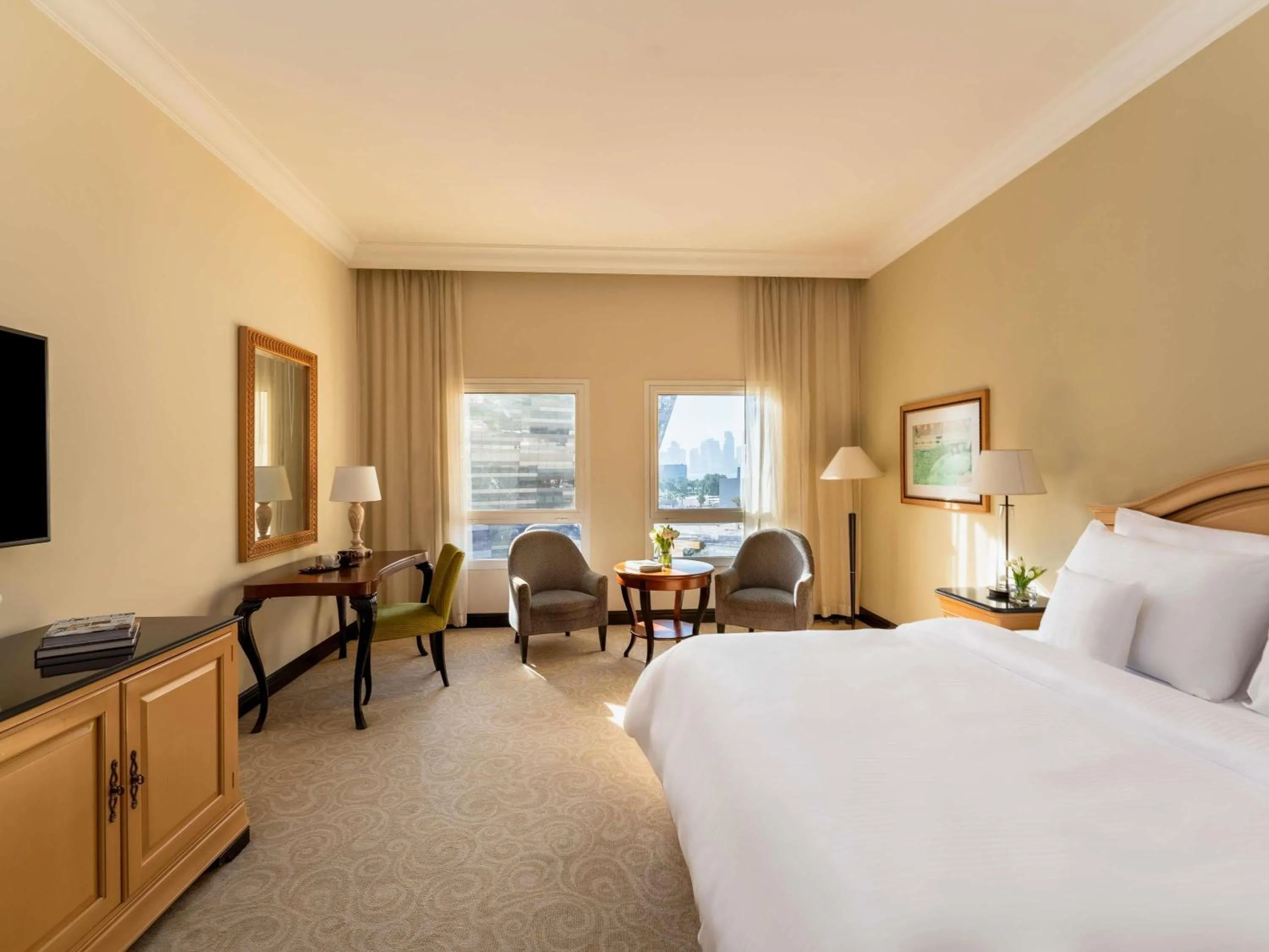 Bedroom, Bed in Mövenpick Hotel Doha