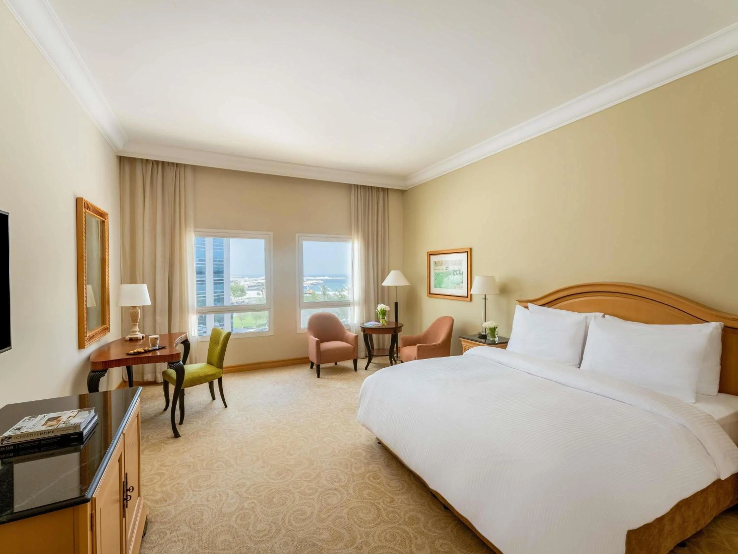 Bedroom, Bed in Mövenpick Hotel Doha