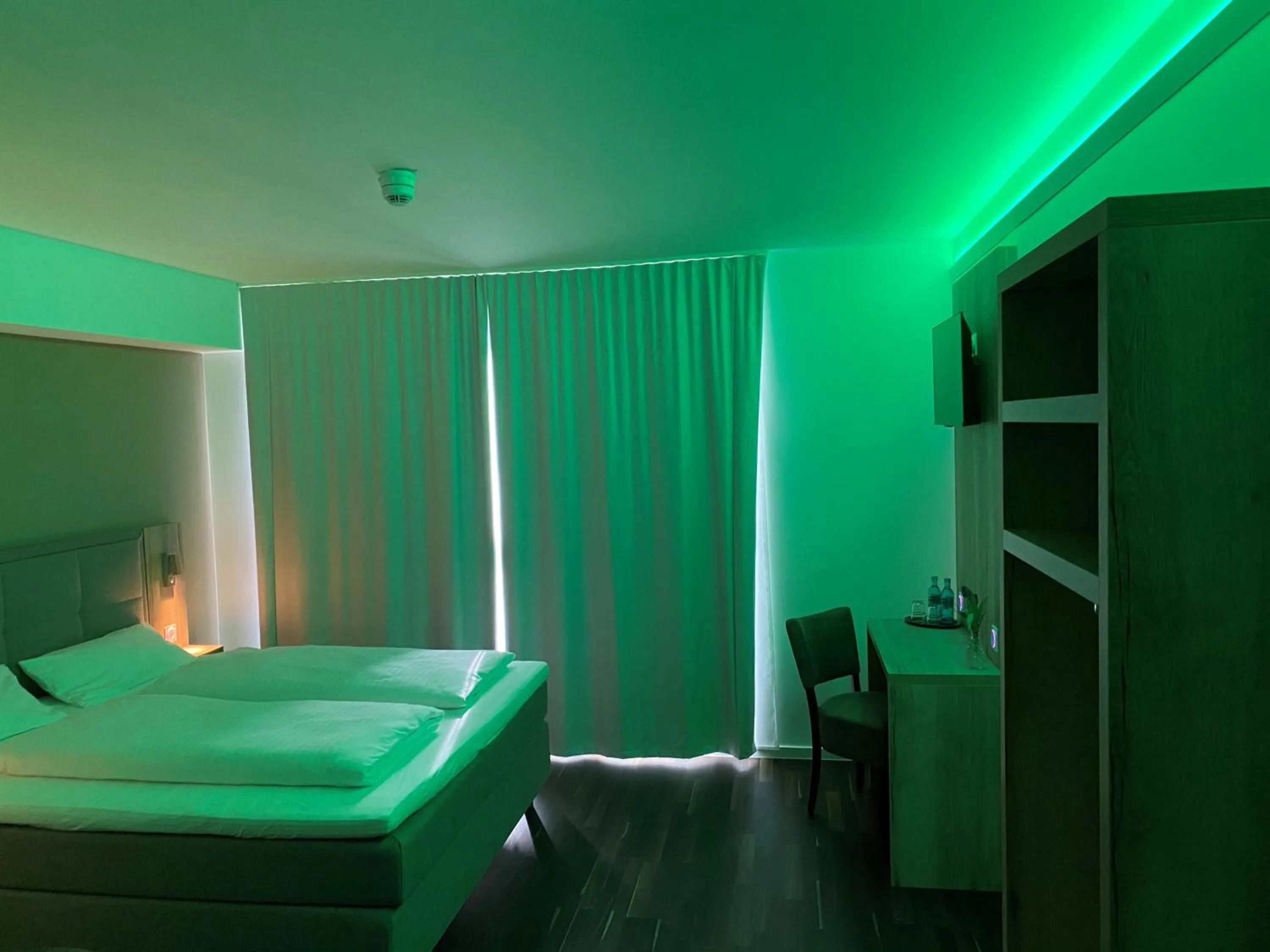 TV and multimedia, Bed in Hotel B4