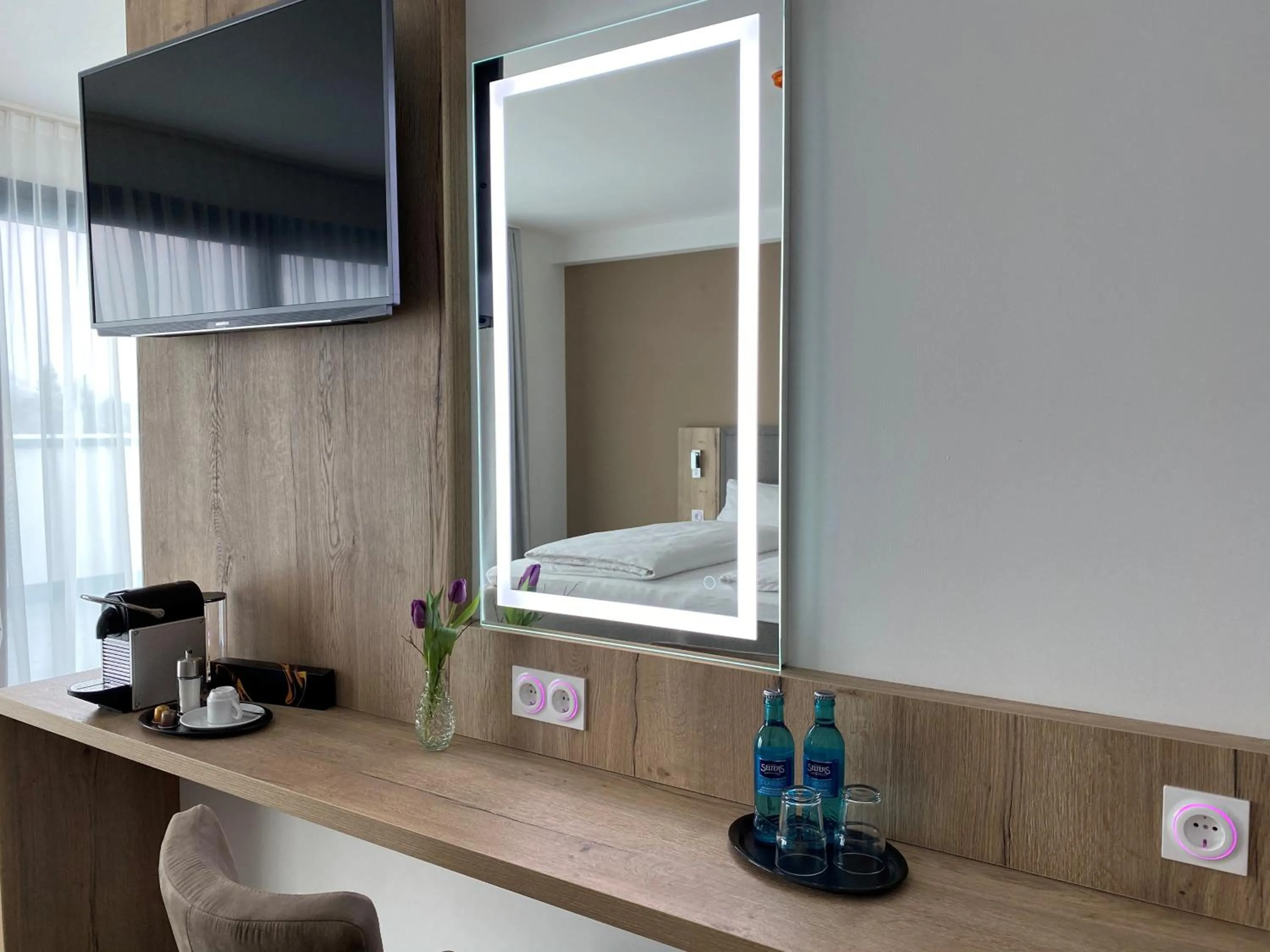 Photo of the whole room in Hotel B4