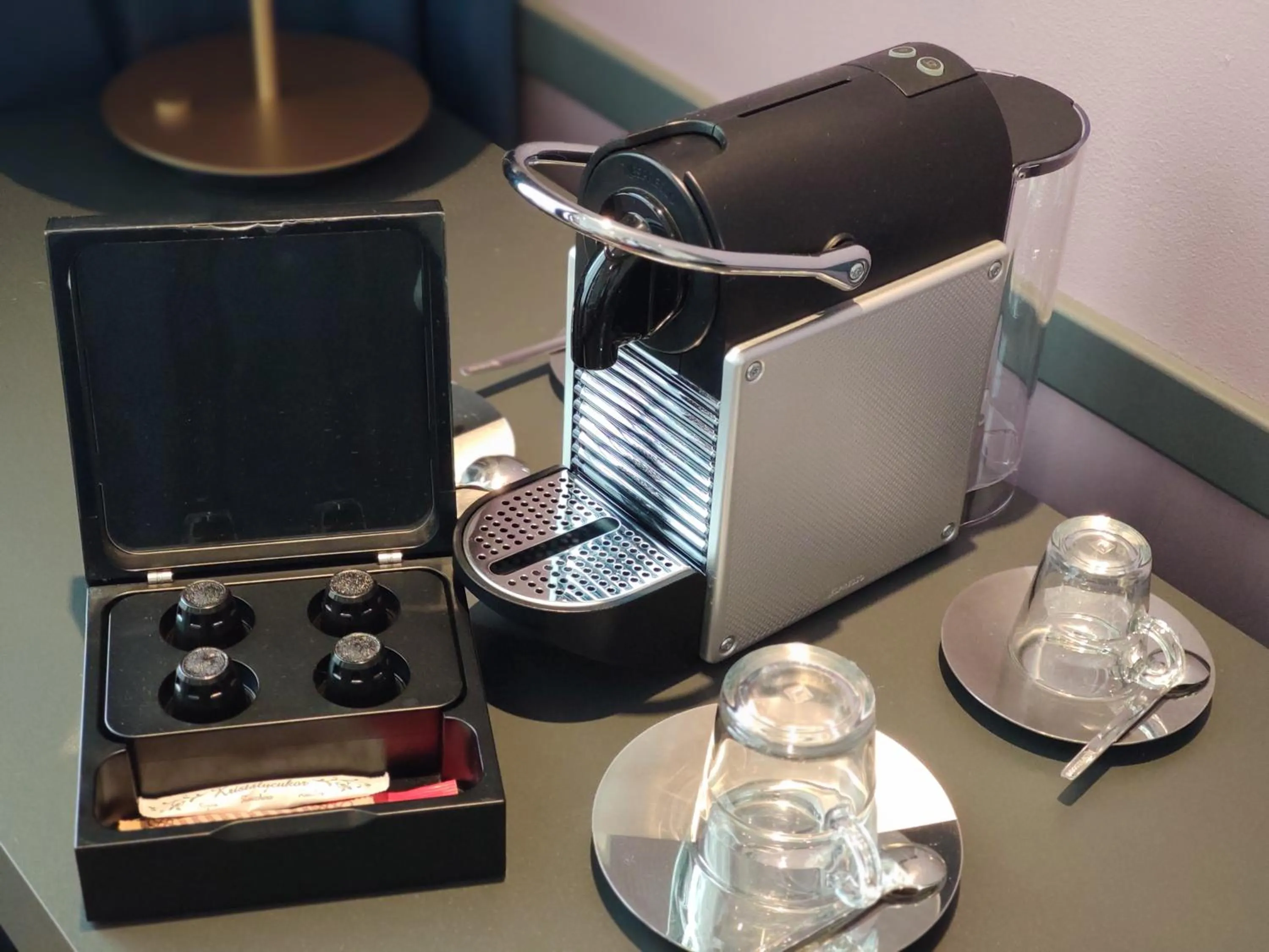 Coffee/tea facilities in Alice Hotel