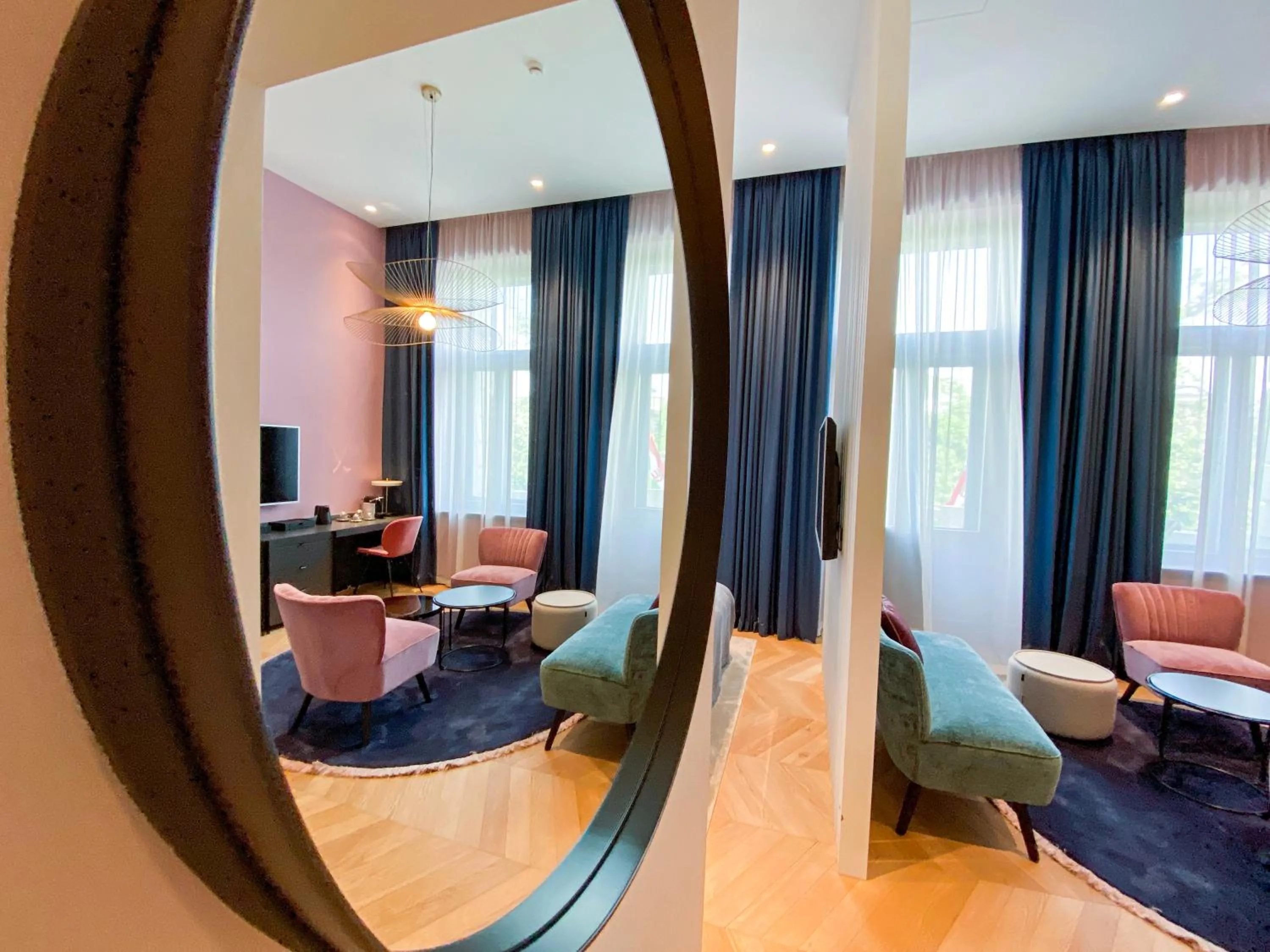 Photo of the whole room in Alice Hotel