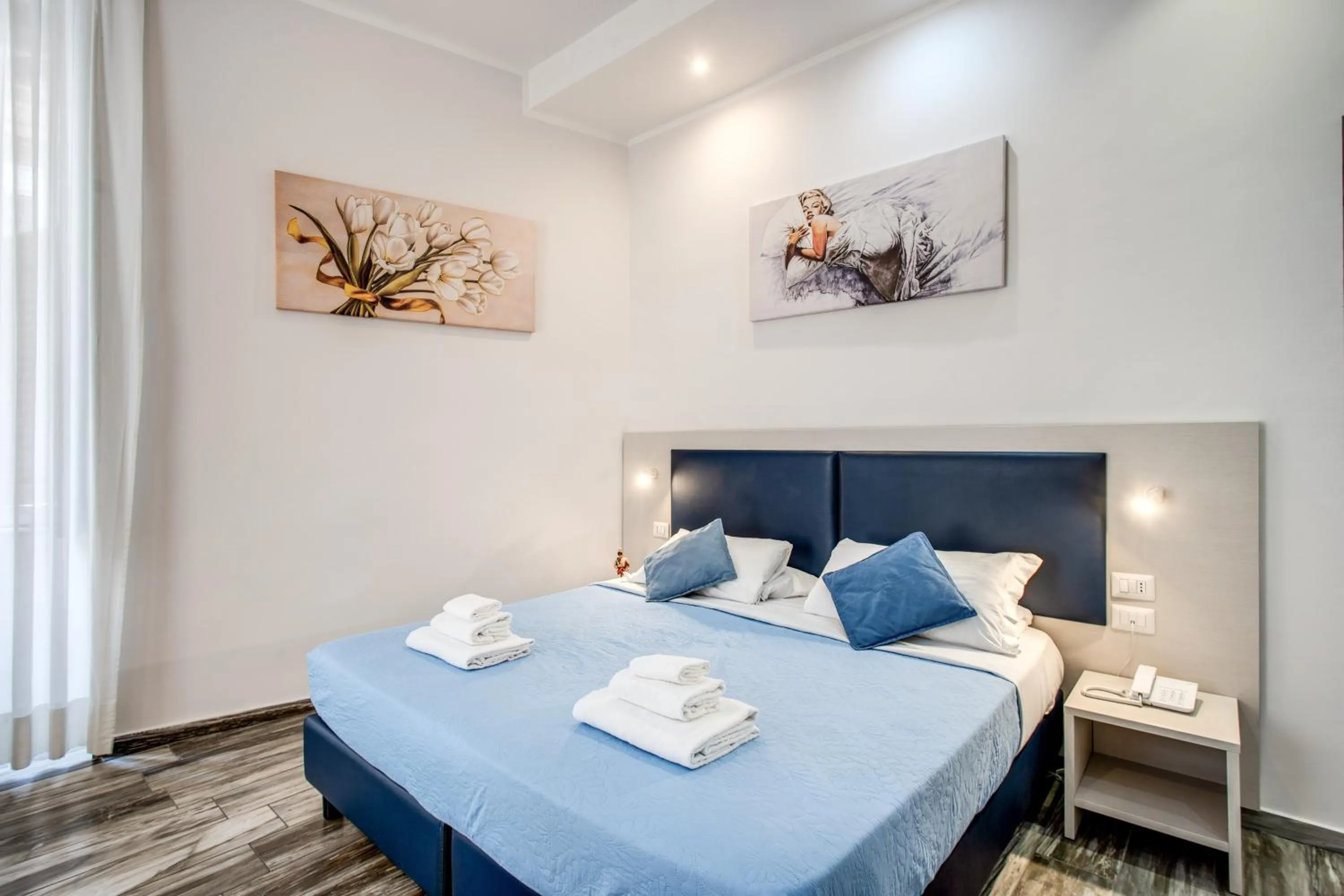 Bedroom, Bed in Napoli's Gold