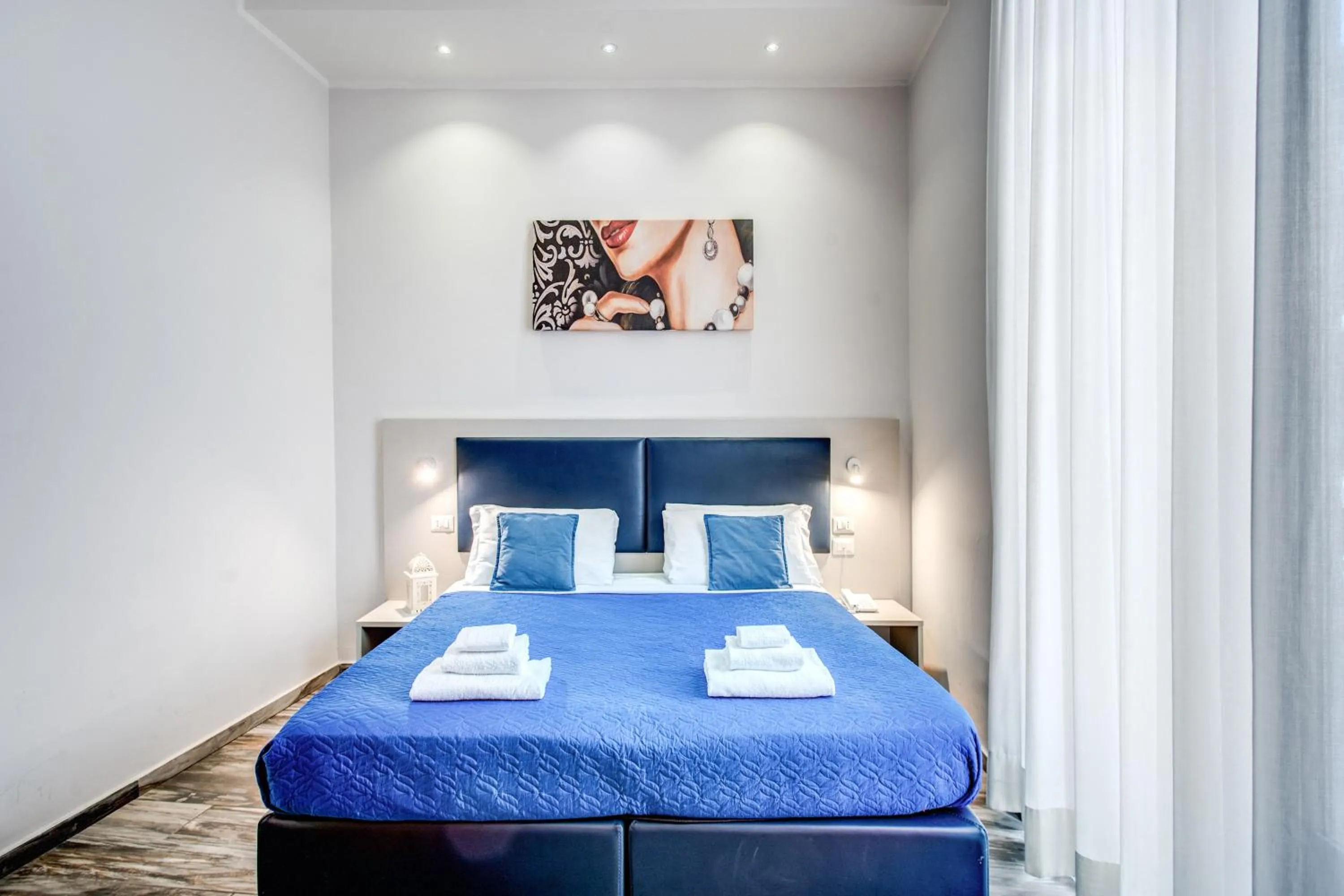 Bedroom, Bed in Napoli's Gold