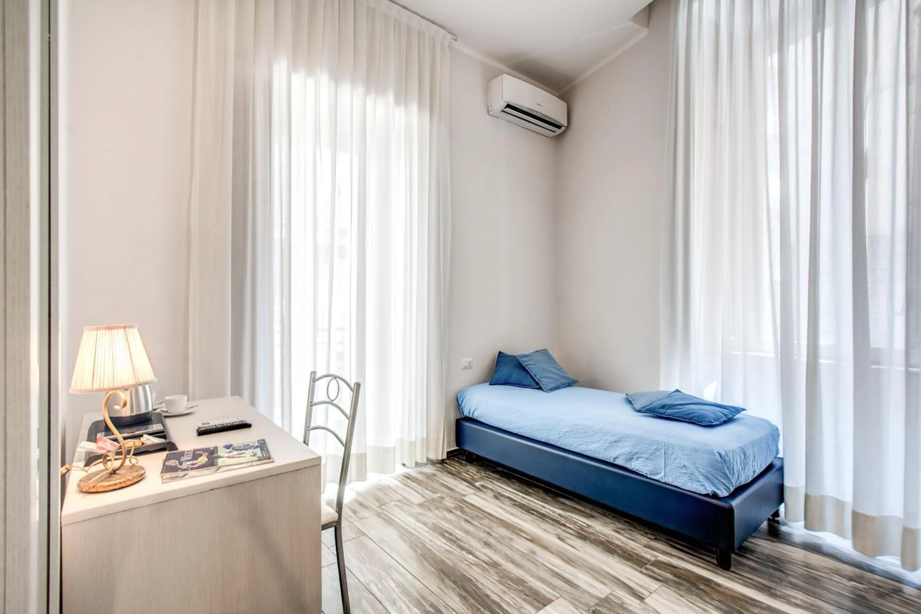 Bed in Napoli's Gold