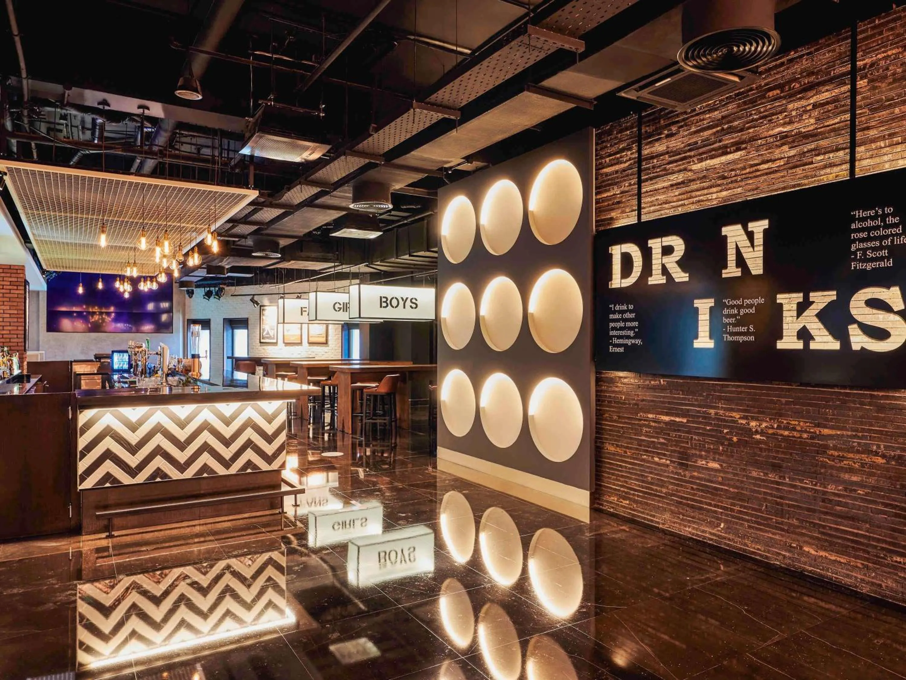 Lounge or bar in Pullman Dubai Creek City Centre