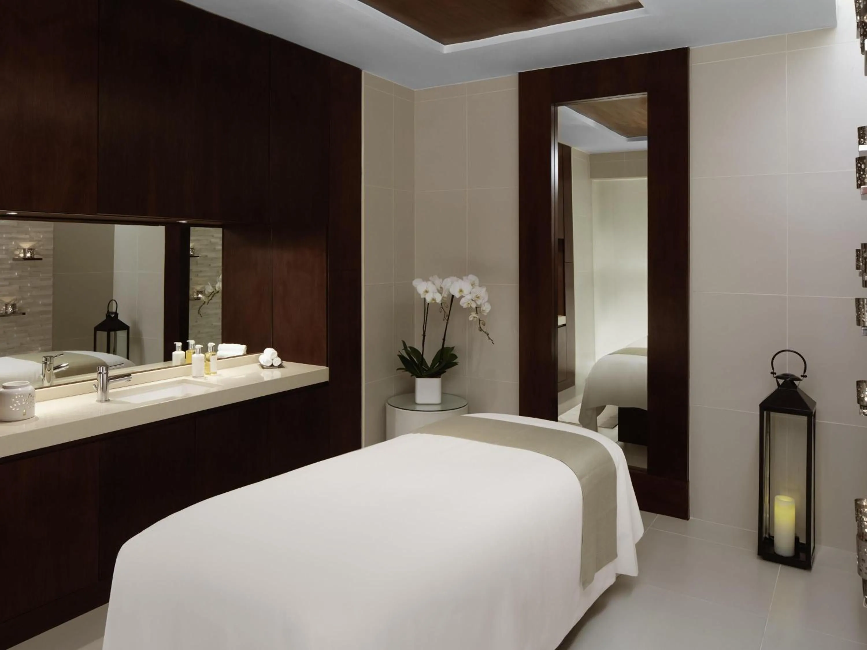 Spa and wellness centre/facilities, Bed in Pullman Dubai Creek City Centre