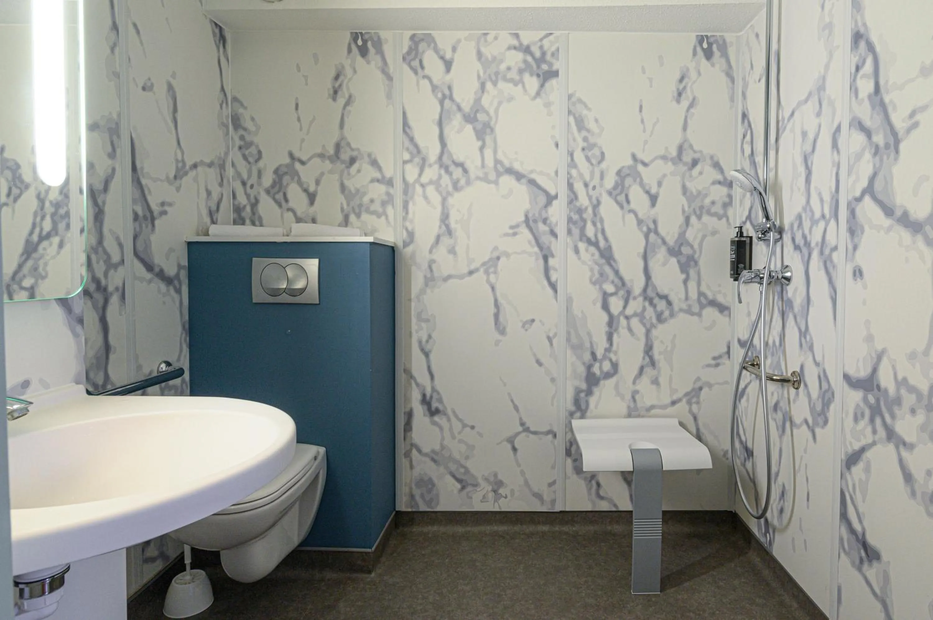 Shower in Ibis budget Saint-Étienne stade