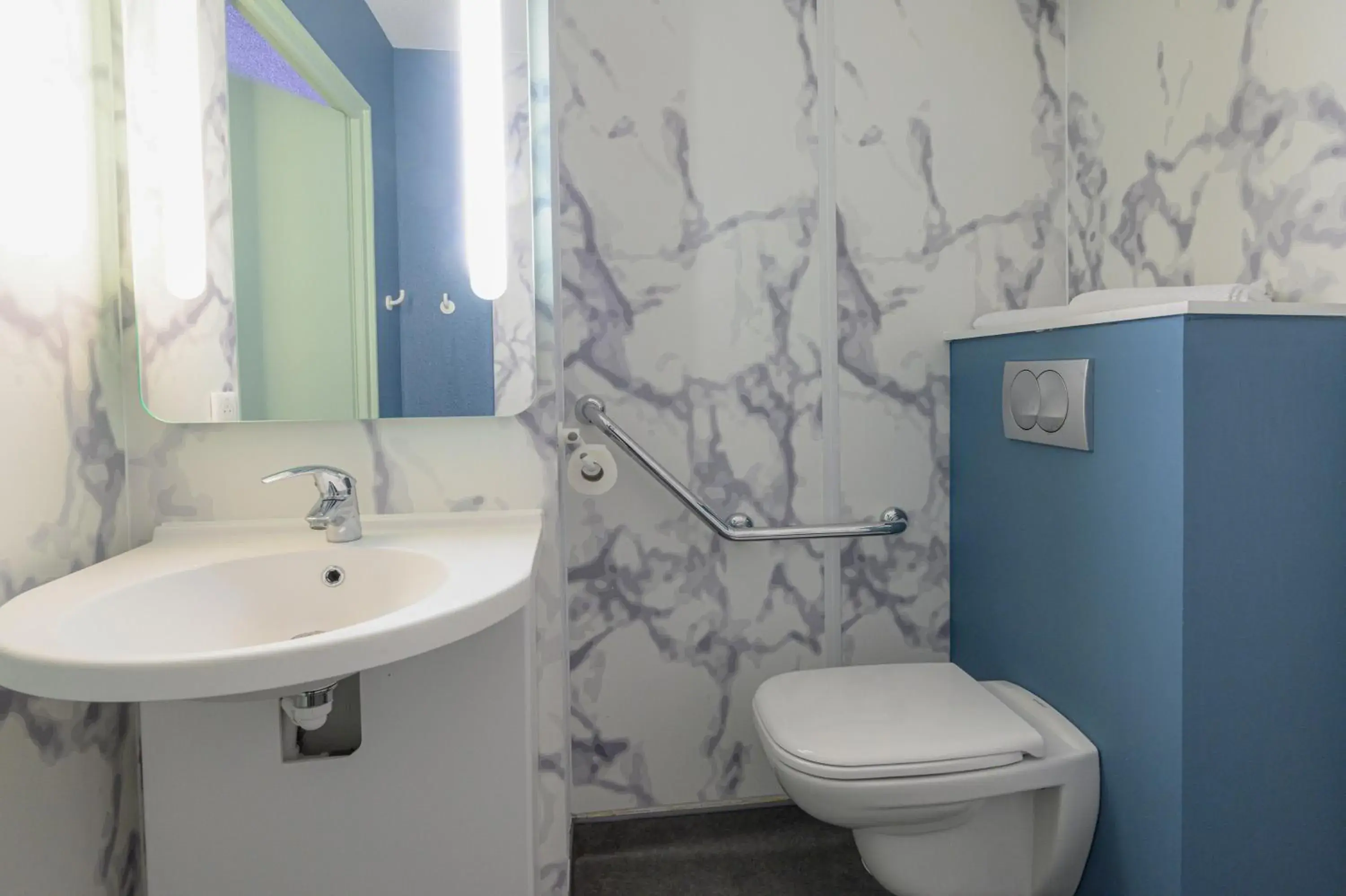 Classic Double Room - Disability Access in Ibis budget Saint-Étienne stade Classic Double Room - Disability Access in Ibis budget Saint-Étienne stade