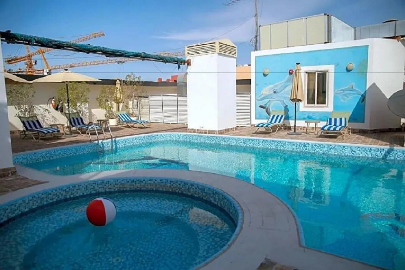 Swimming pool in Versailles by Vieras Hotel