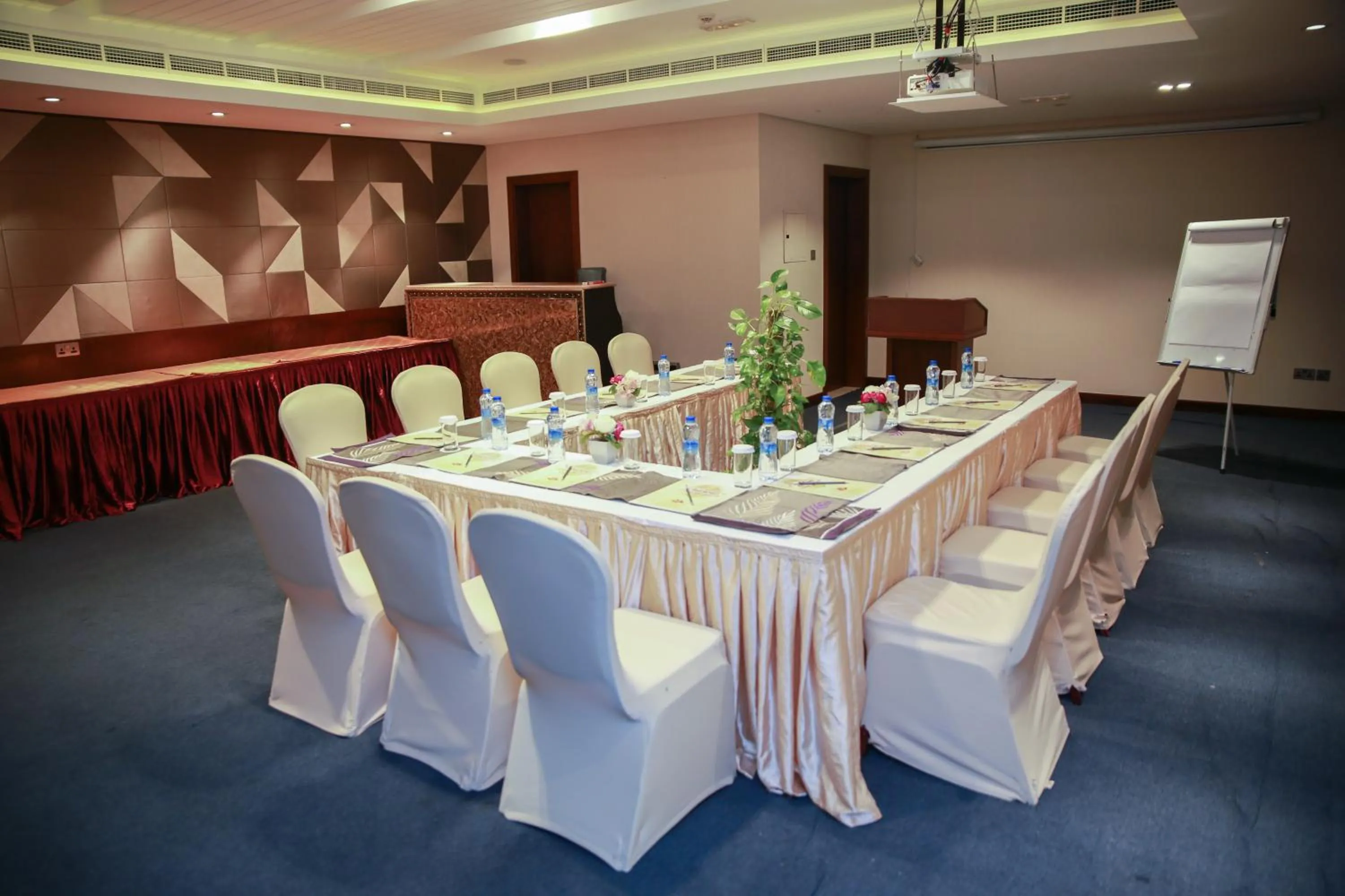 Meeting/conference room in Versailles by Vieras Hotel