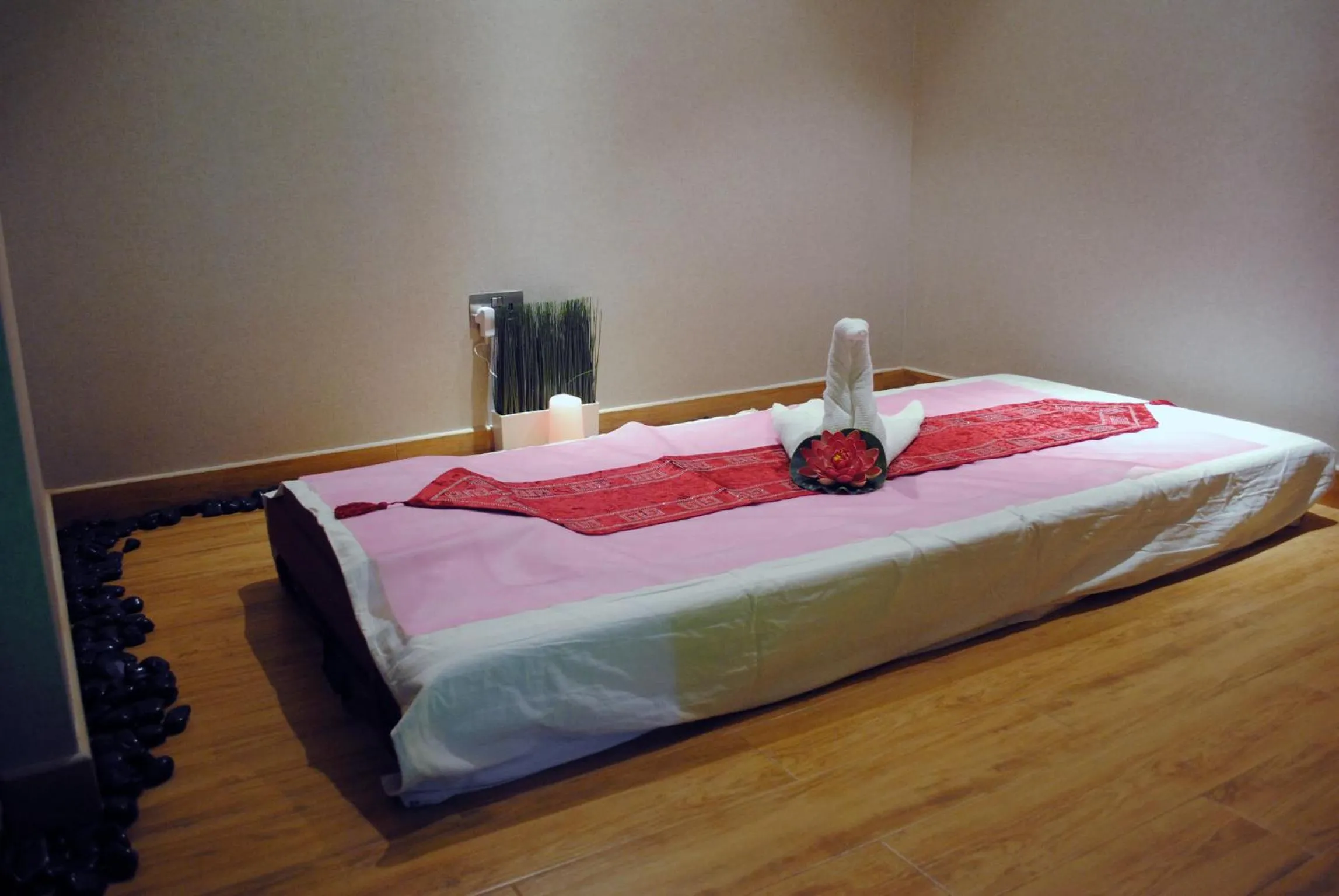 Massage, Bed in Versailles by Vieras Hotel
