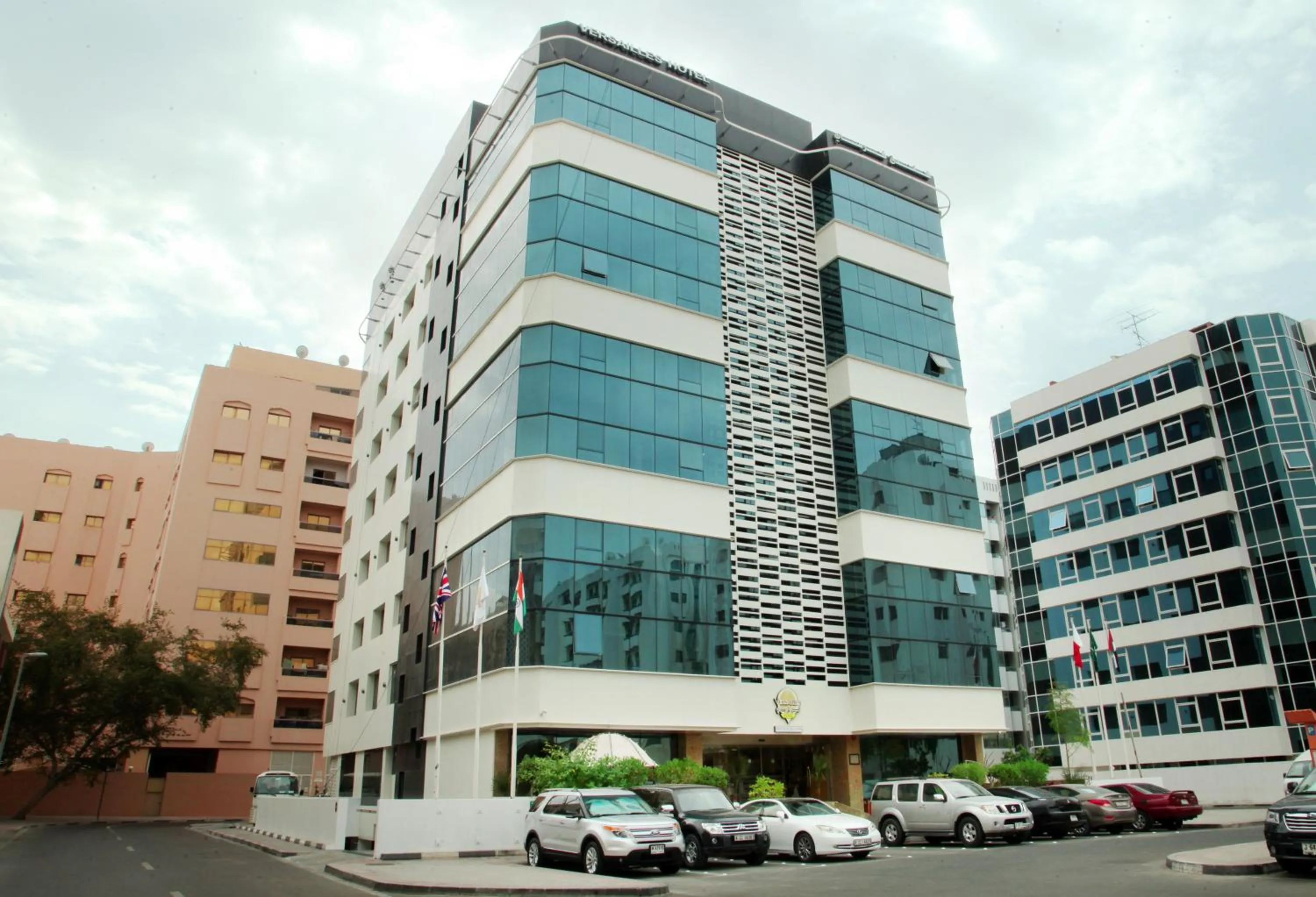 Property building in Versailles by Vieras Hotel