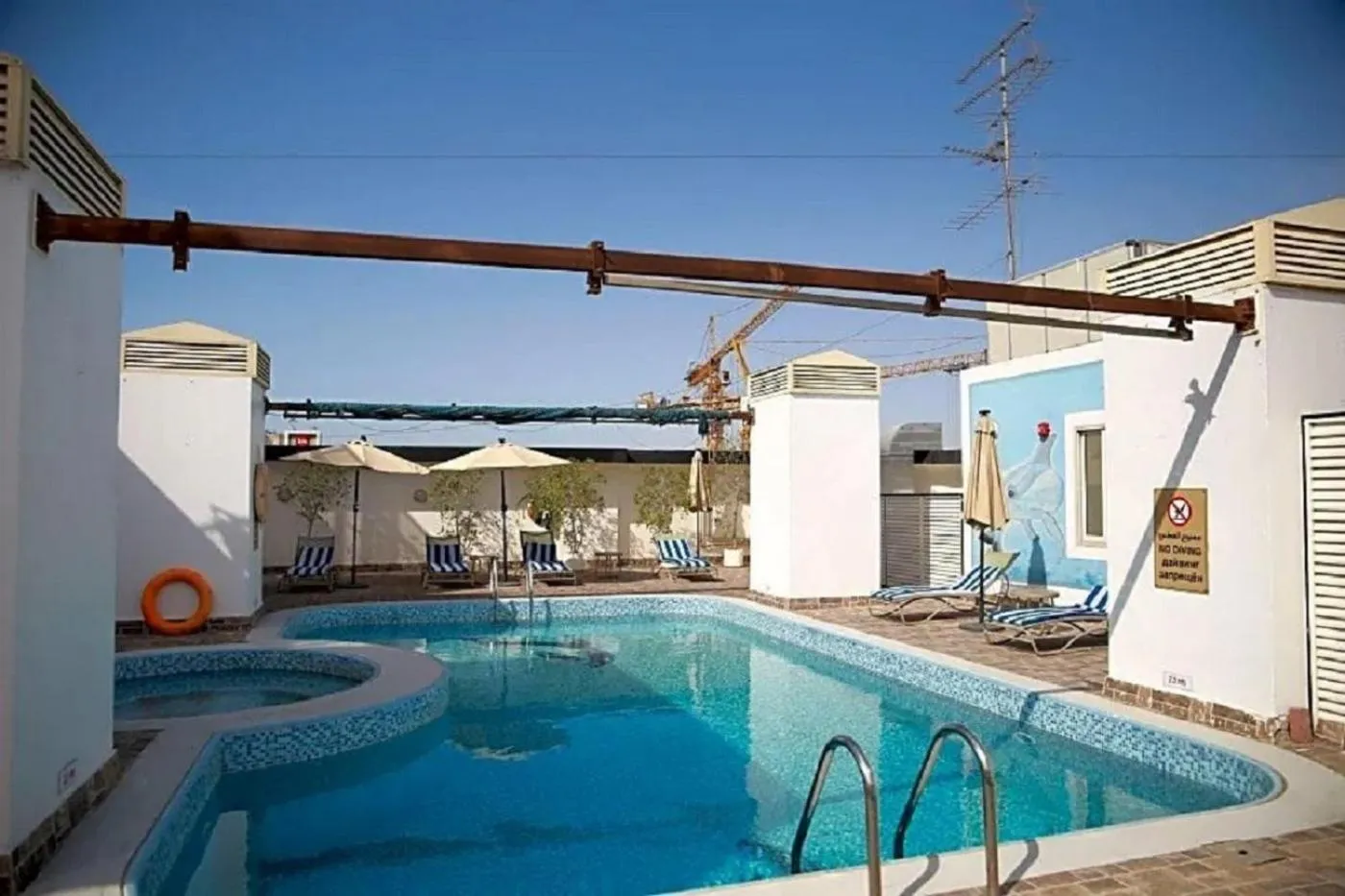 Swimming pool in Versailles by Vieras Hotel