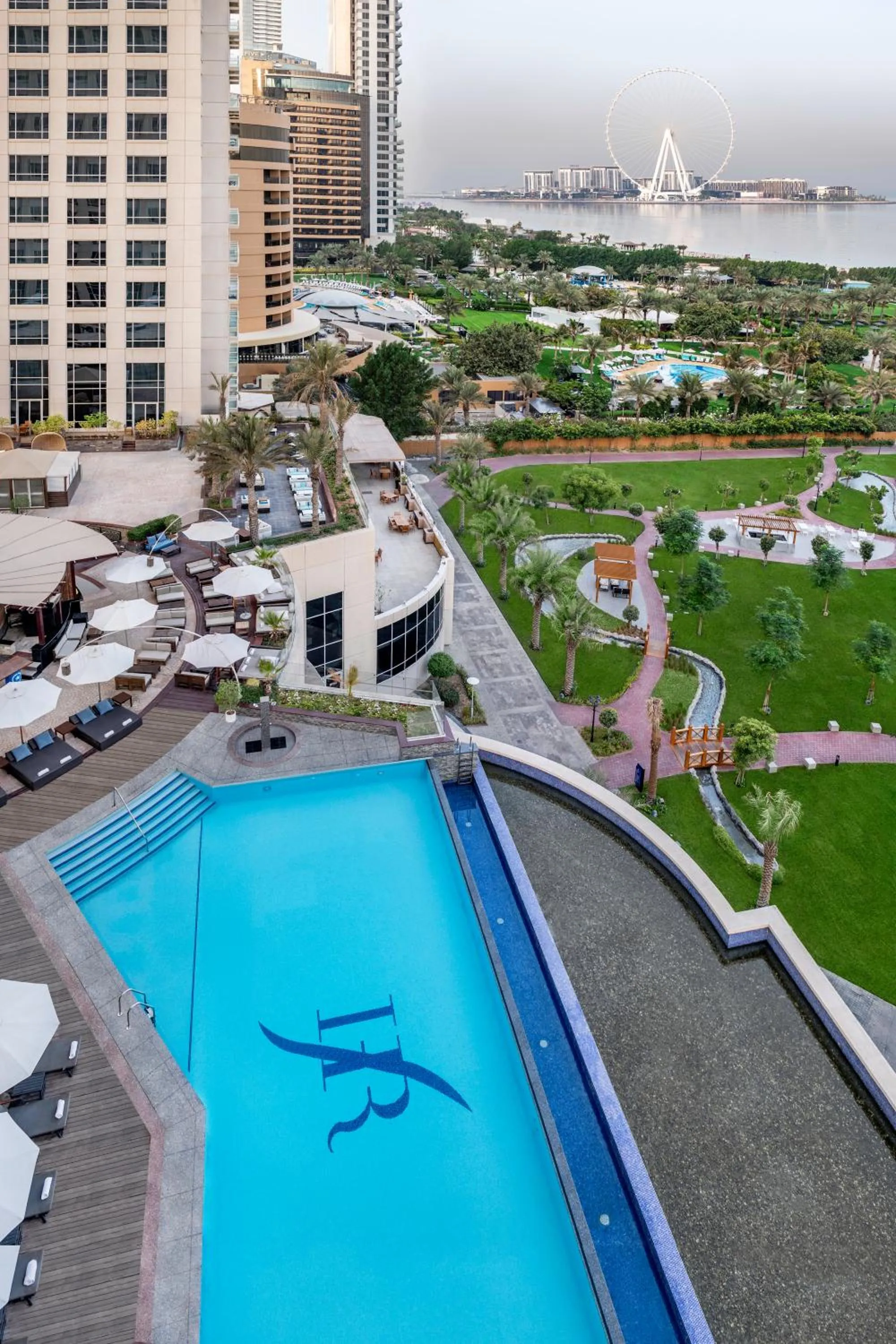 Property building in Al Habtoor Grand Resort, Autograph Collection