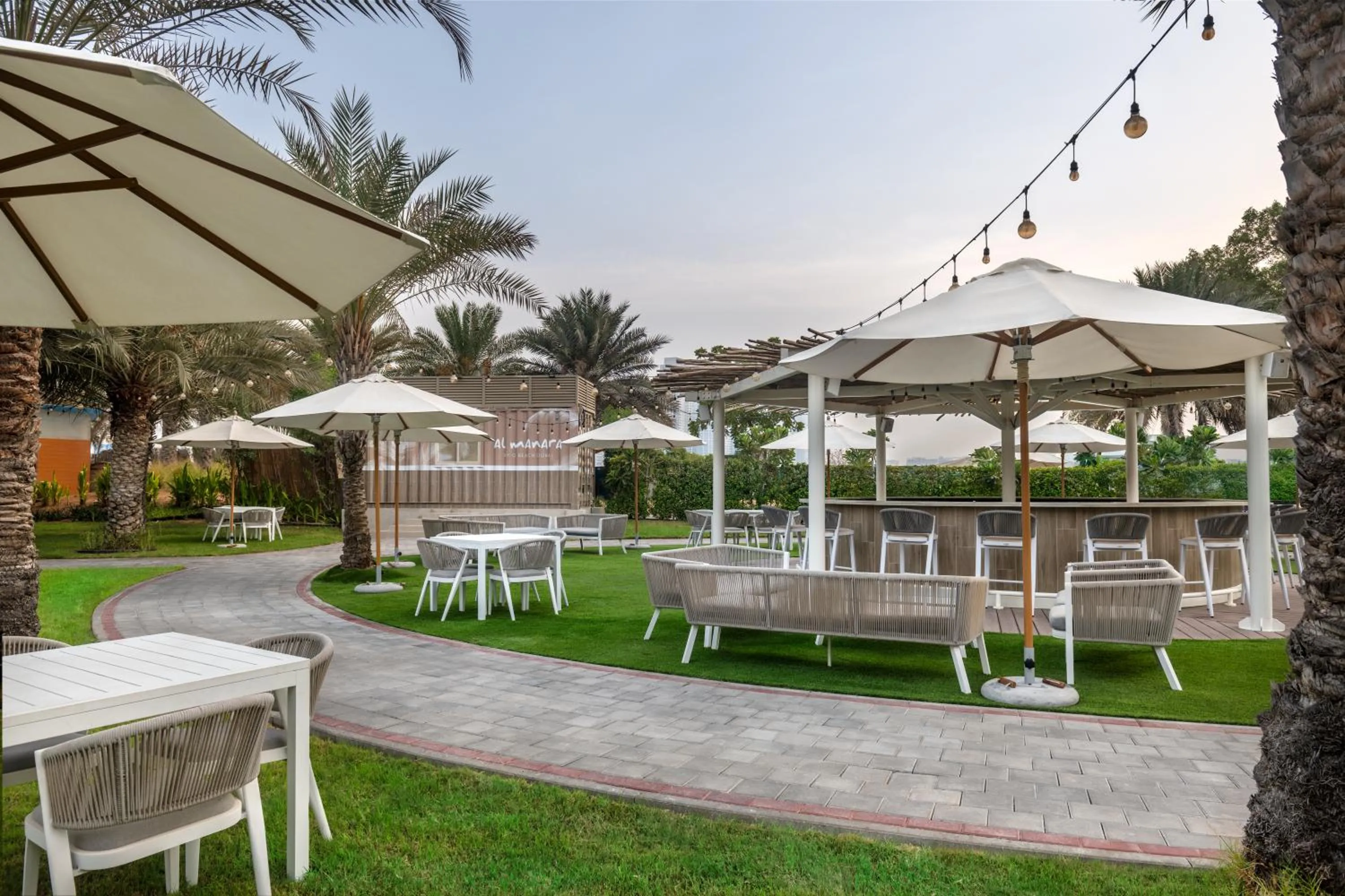 Restaurant/places to eat in Al Habtoor Grand Resort, Autograph Collection