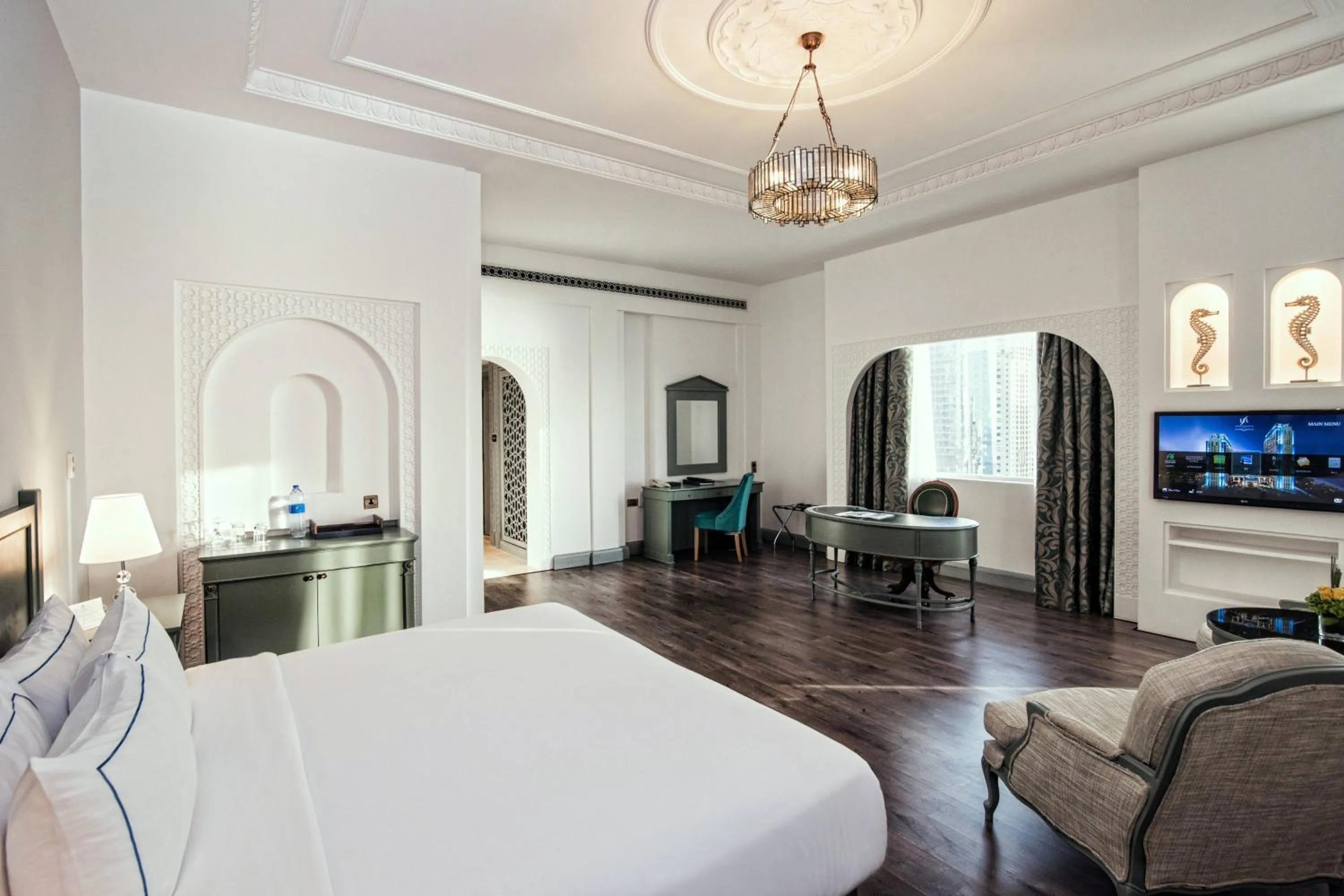 Bedroom, Bed in Al Habtoor Grand Resort, Autograph Collection