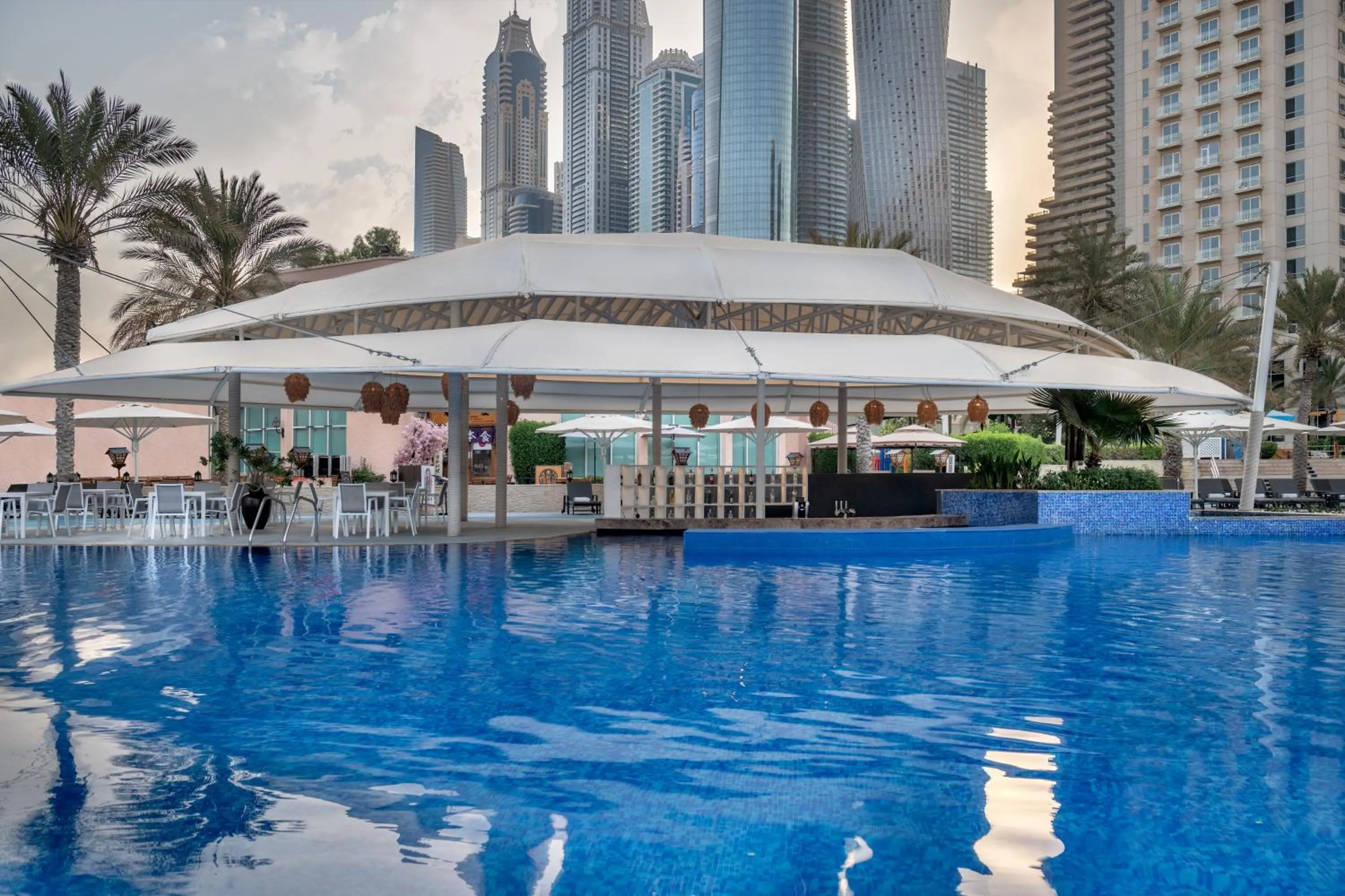 Restaurant/places to eat in Al Habtoor Grand Resort, Autograph Collection