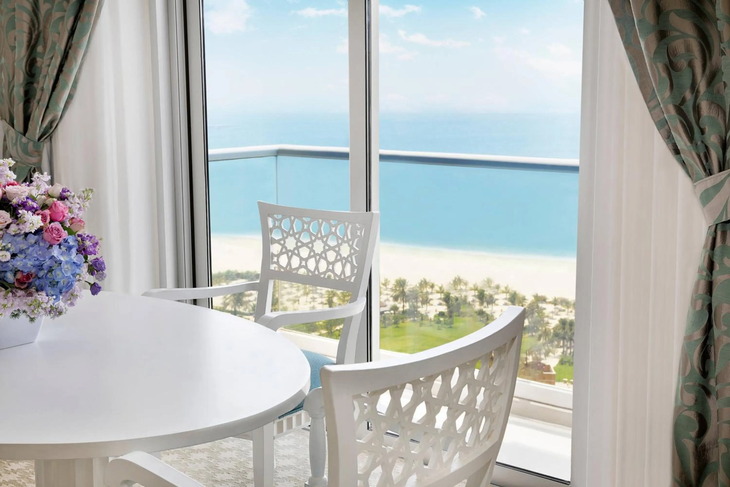 Photo of the whole room in Al Habtoor Grand Resort, Autograph Collection