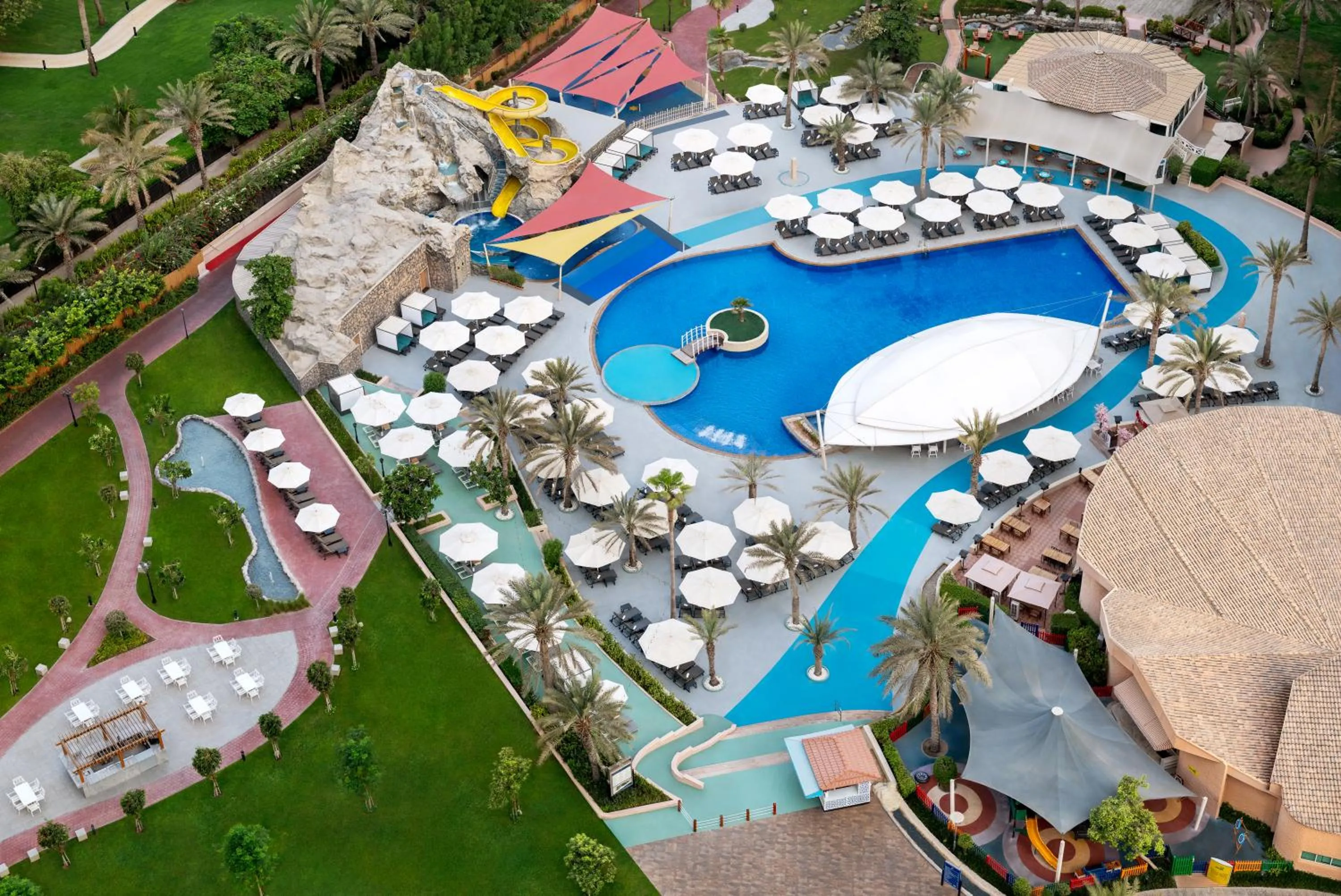 Garden in Al Habtoor Grand Resort, Autograph Collection