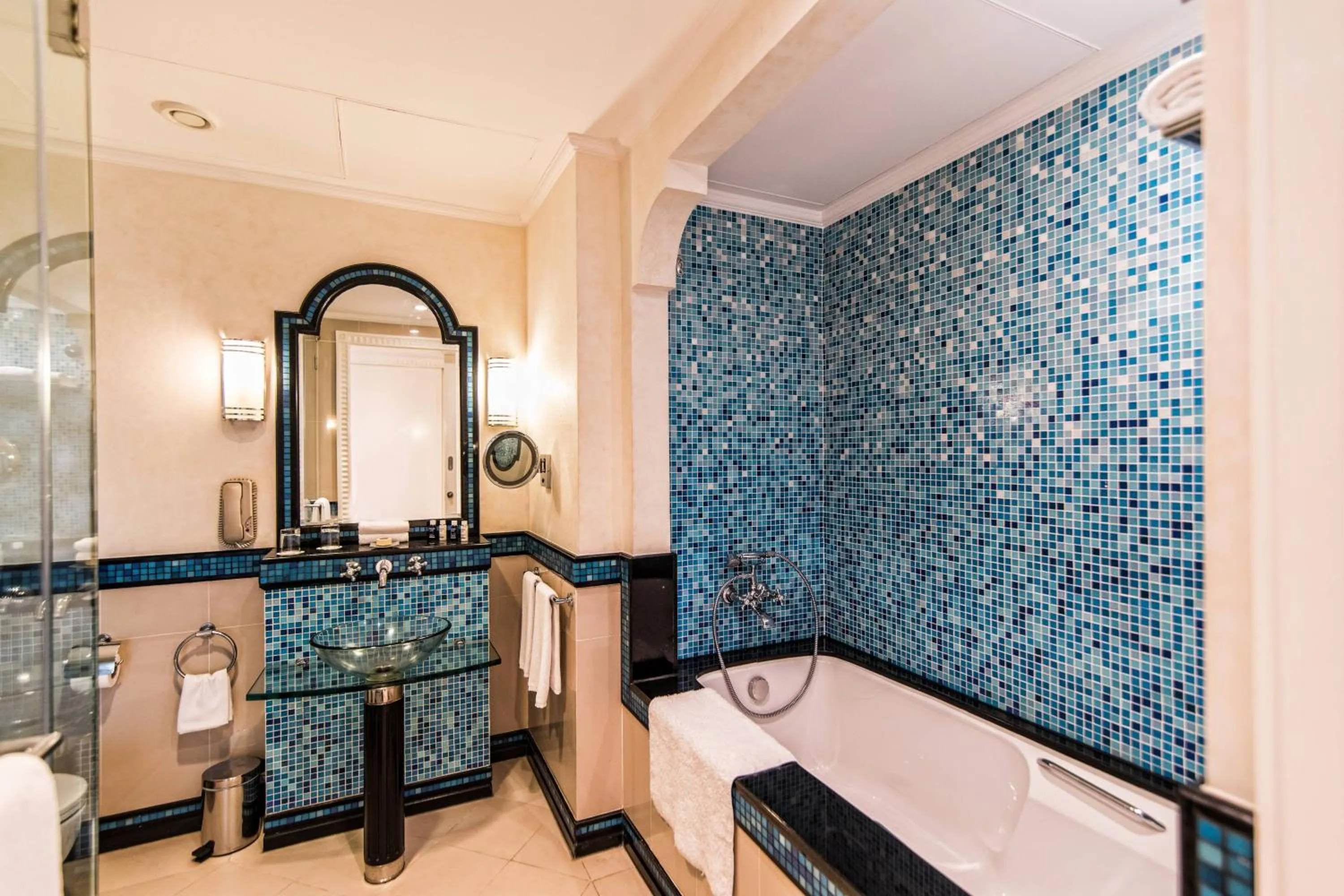 Bathroom in Al Habtoor Grand Resort, Autograph Collection