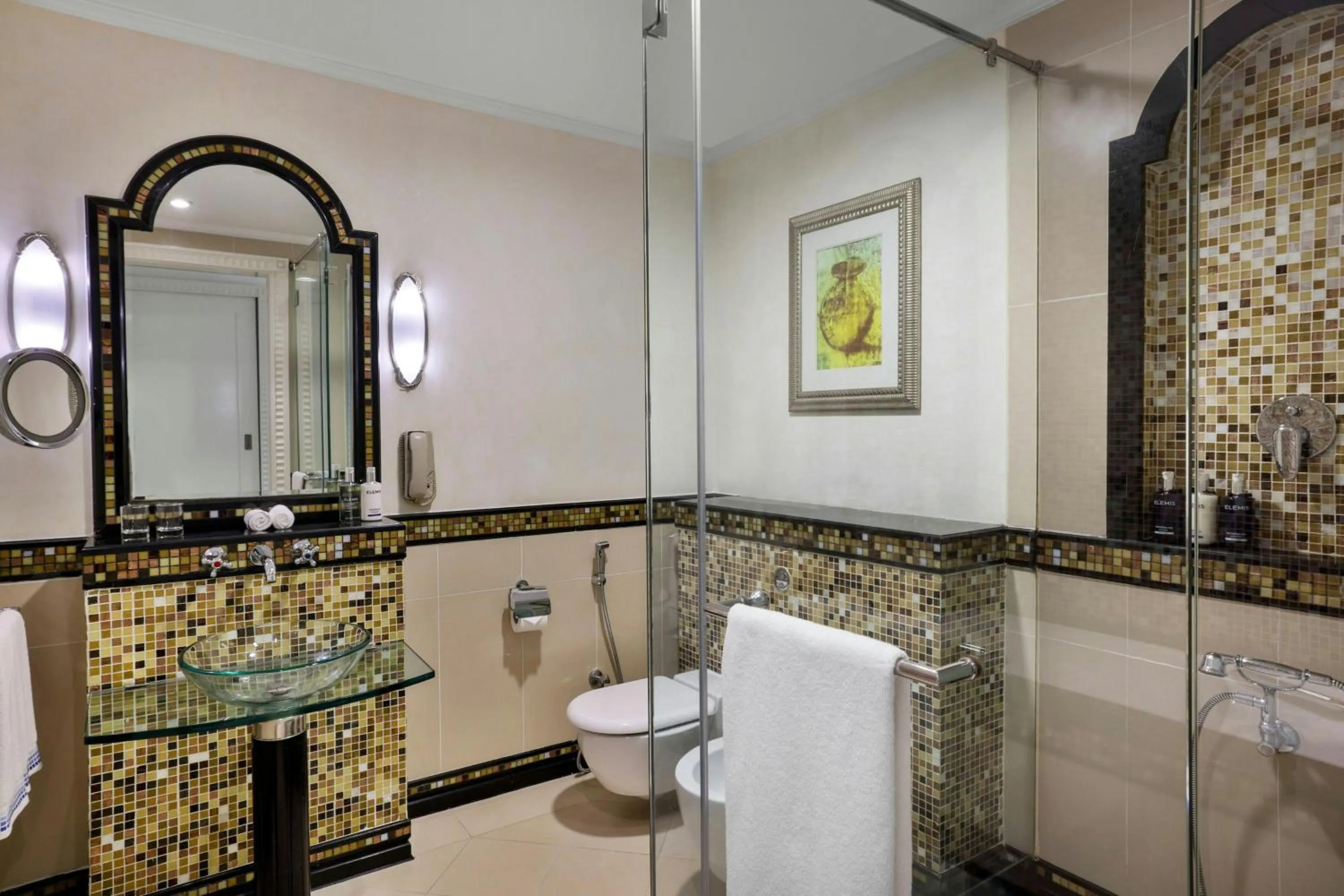 Bathroom in Al Habtoor Grand Resort, Autograph Collection