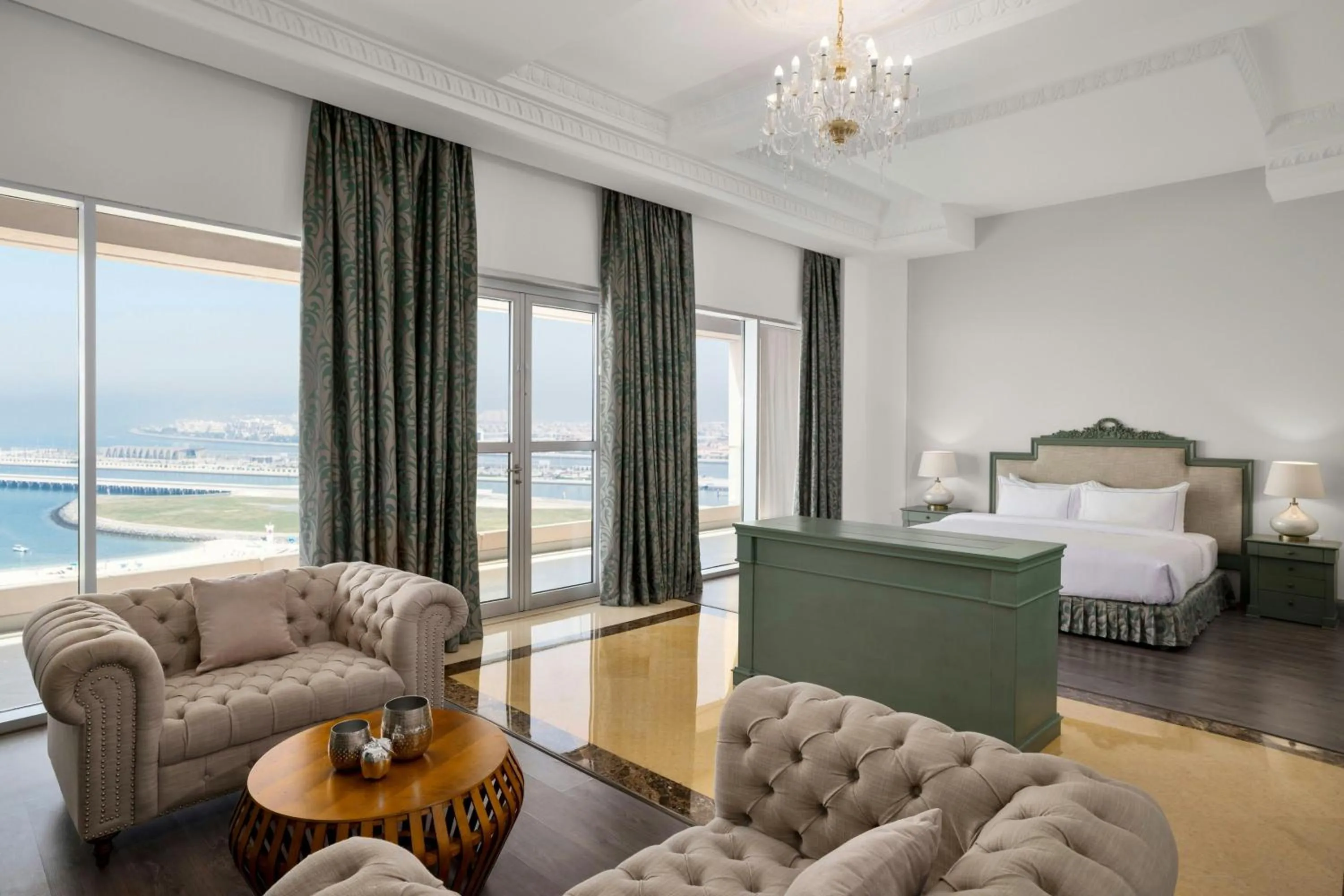 Bedroom, Bed in Al Habtoor Grand Resort, Autograph Collection