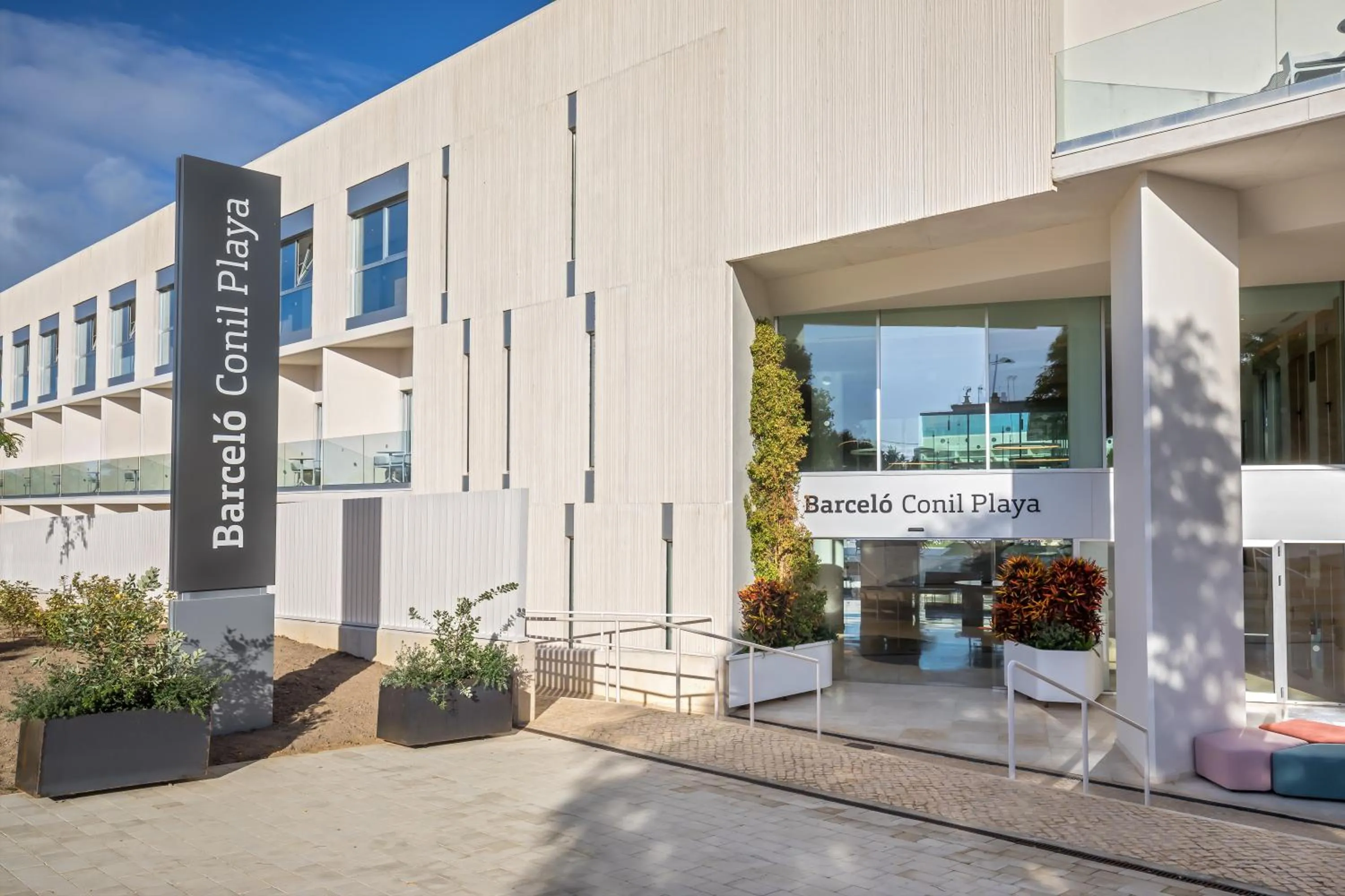 Facade/entrance in Barceló Conil Playa - Adults Recommended