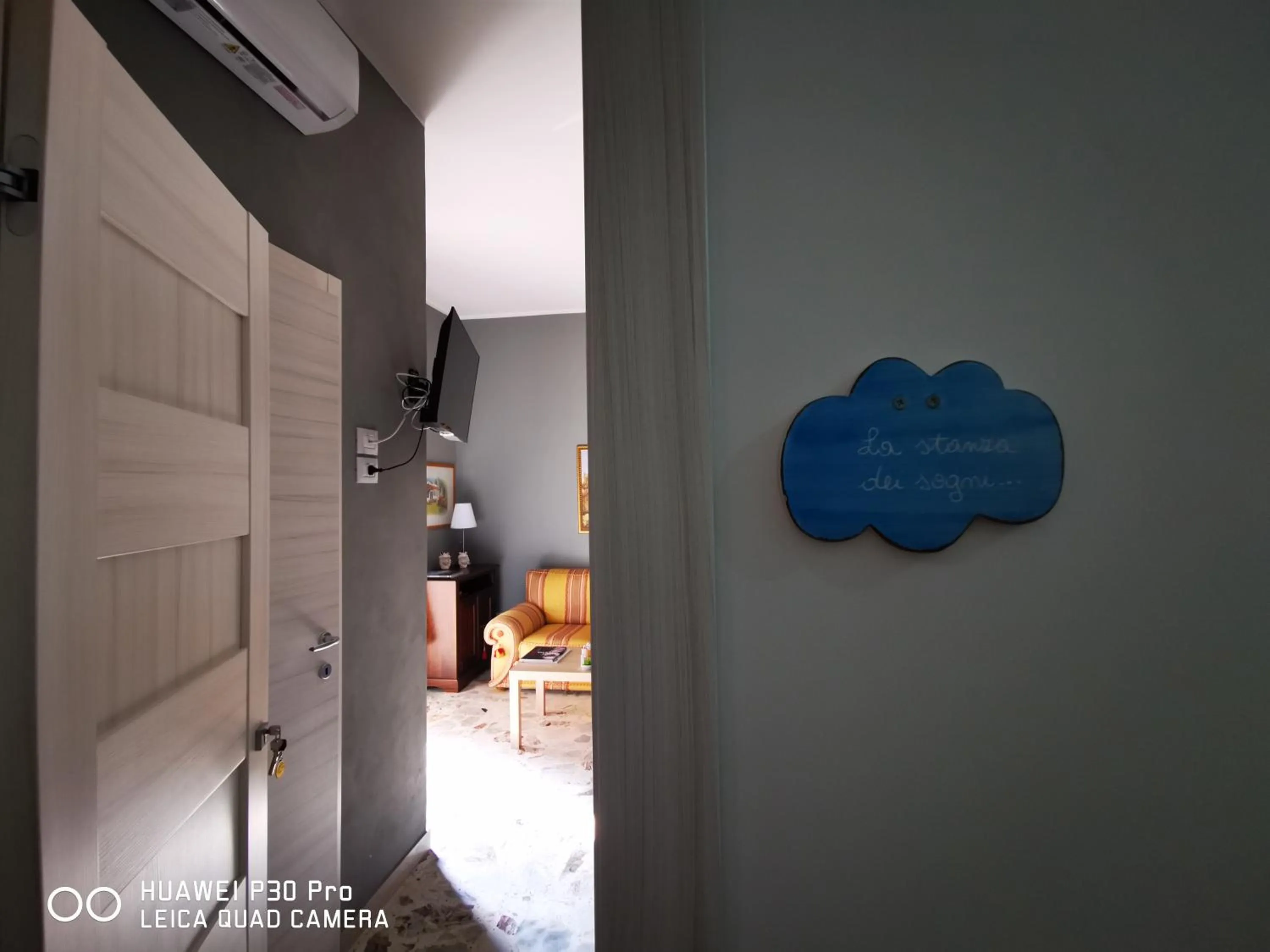 Decorative detail in L'ARENA ROOM