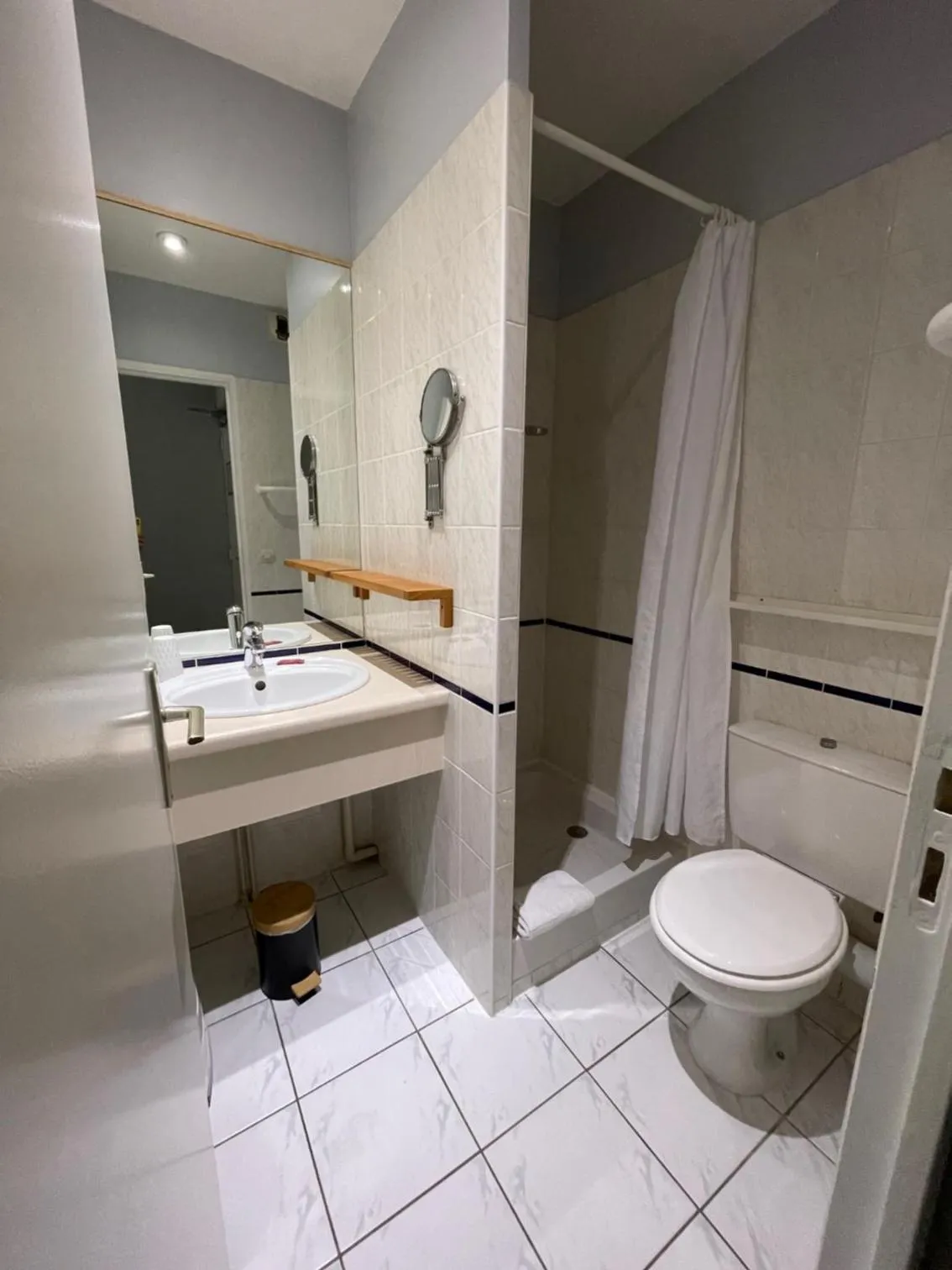 Bathroom in Hôtel Michelet Plage