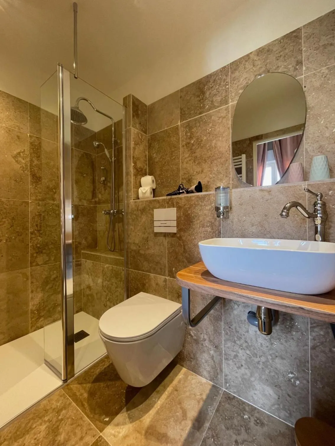 Shower in Hôtel Michelet Plage