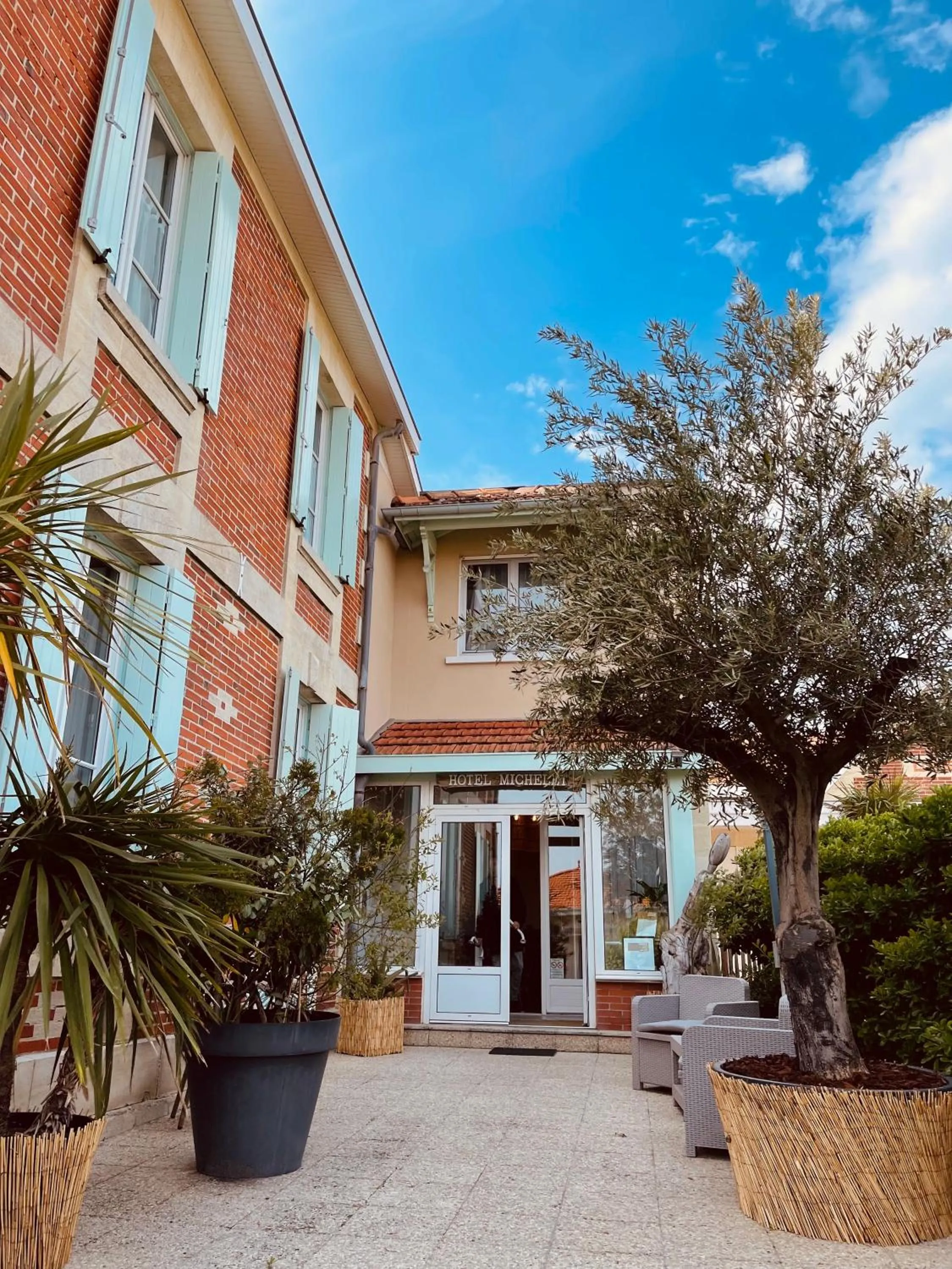 Property building in Hôtel Michelet Plage