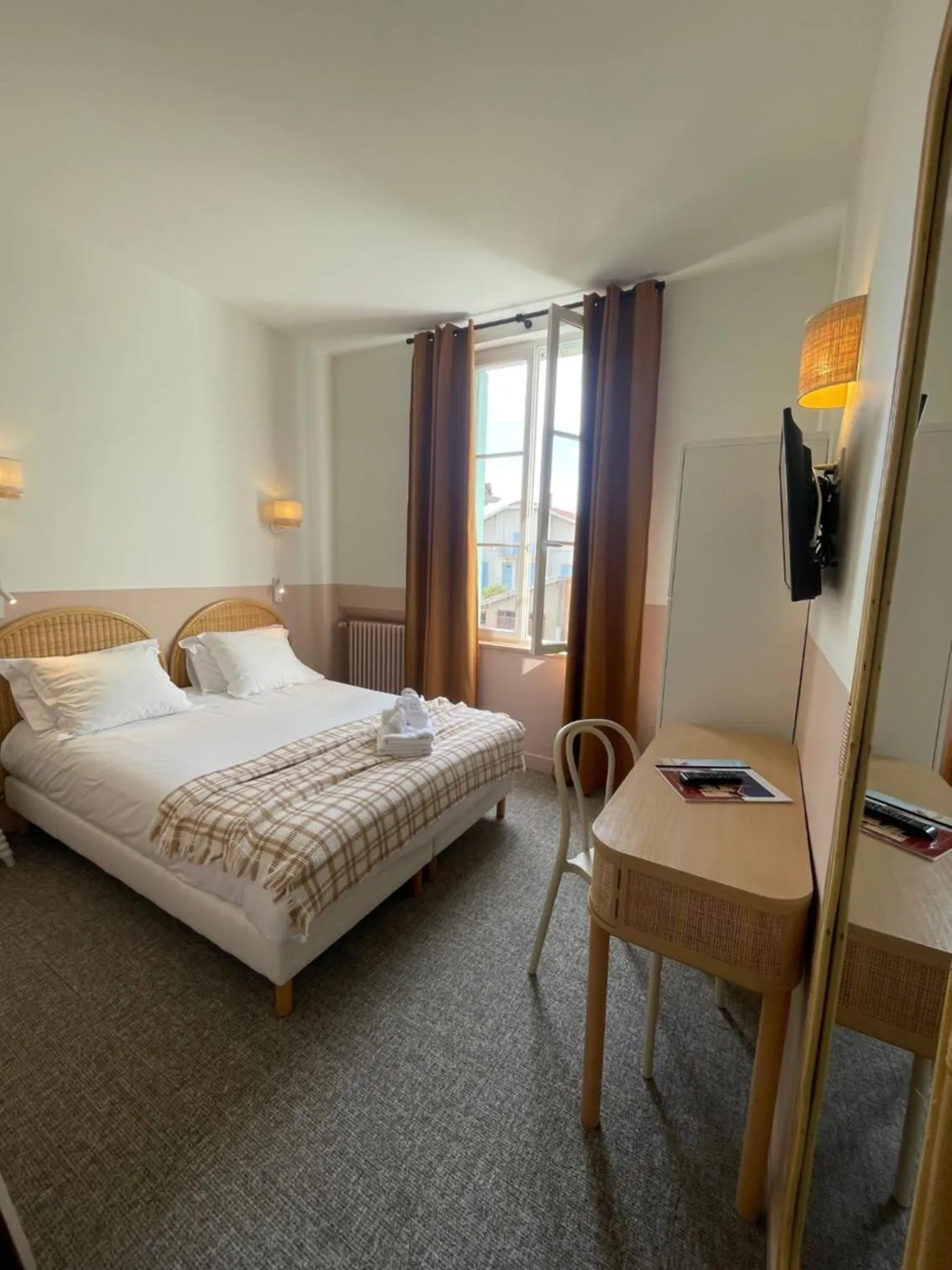 Photo of the whole room in Hôtel Michelet Plage