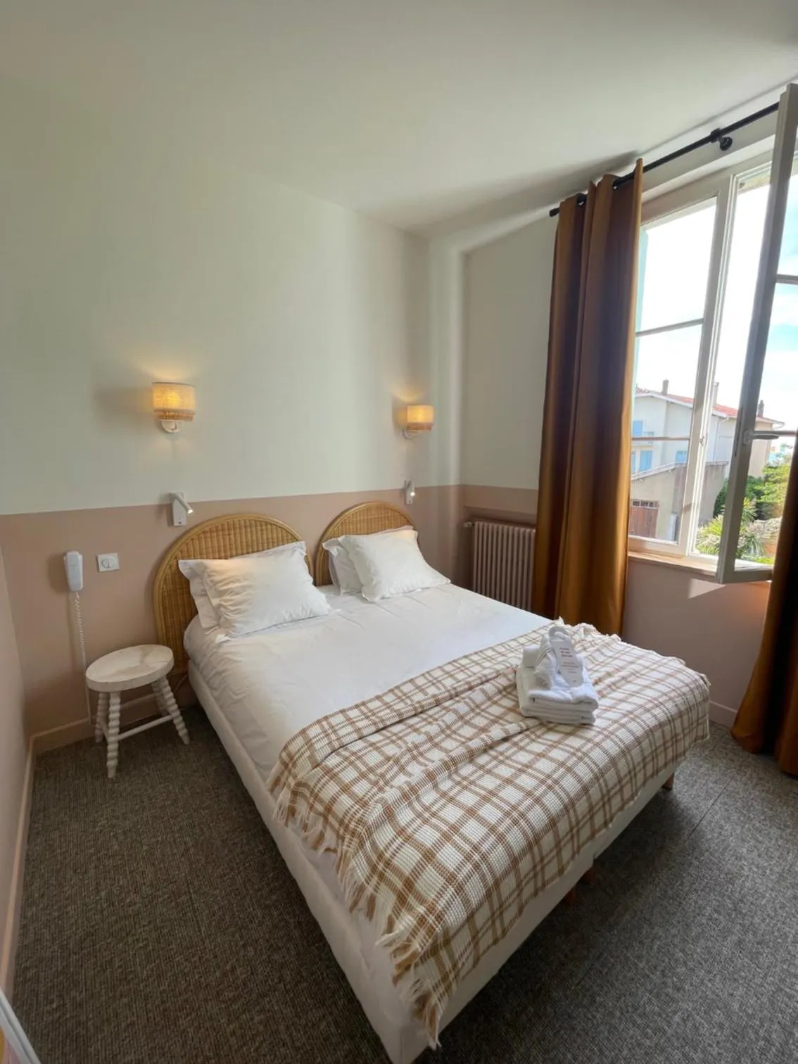 Bedroom in Hôtel Michelet Plage