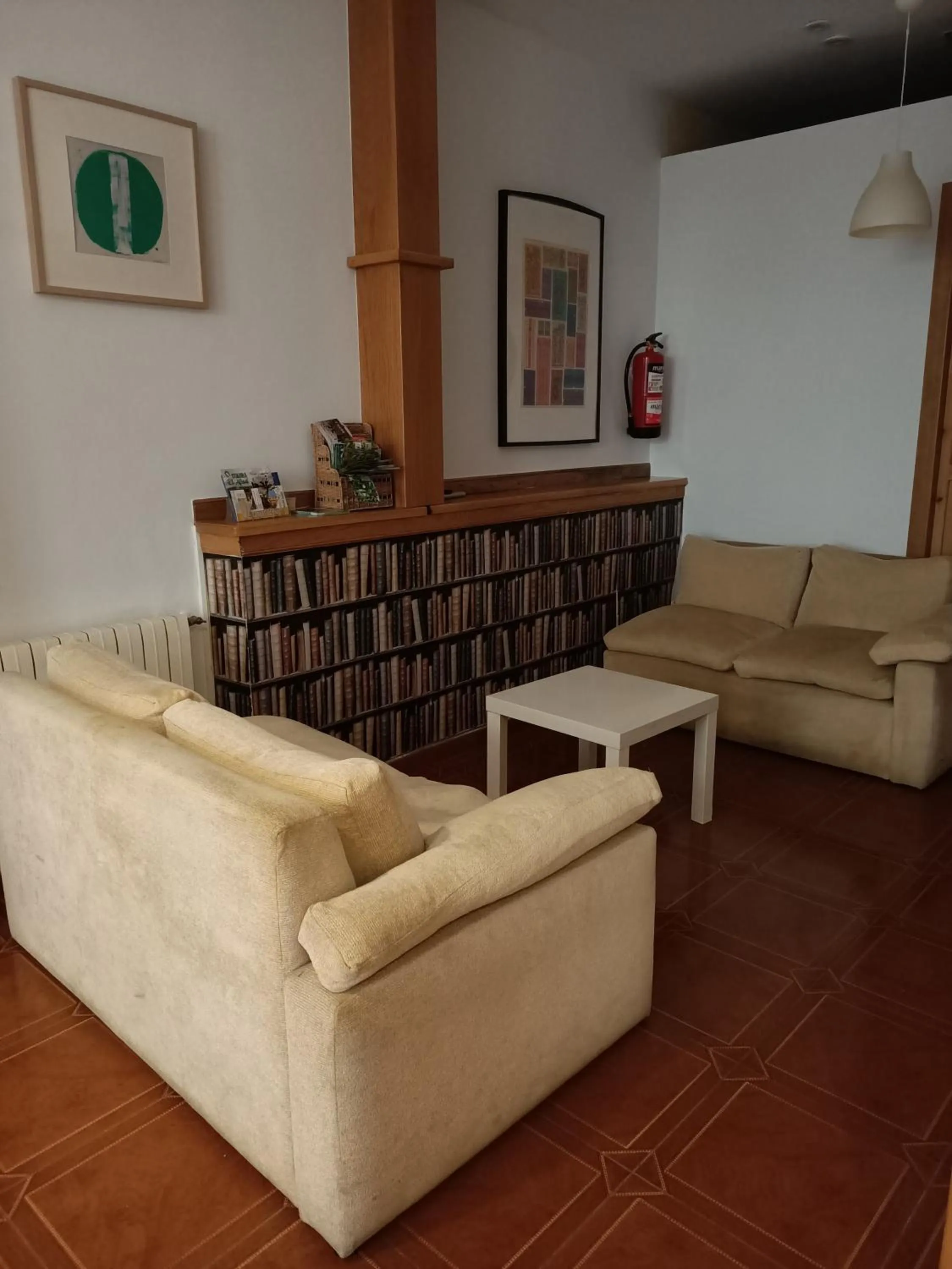 Communal lounge/ TV room in Pensión Argüelles