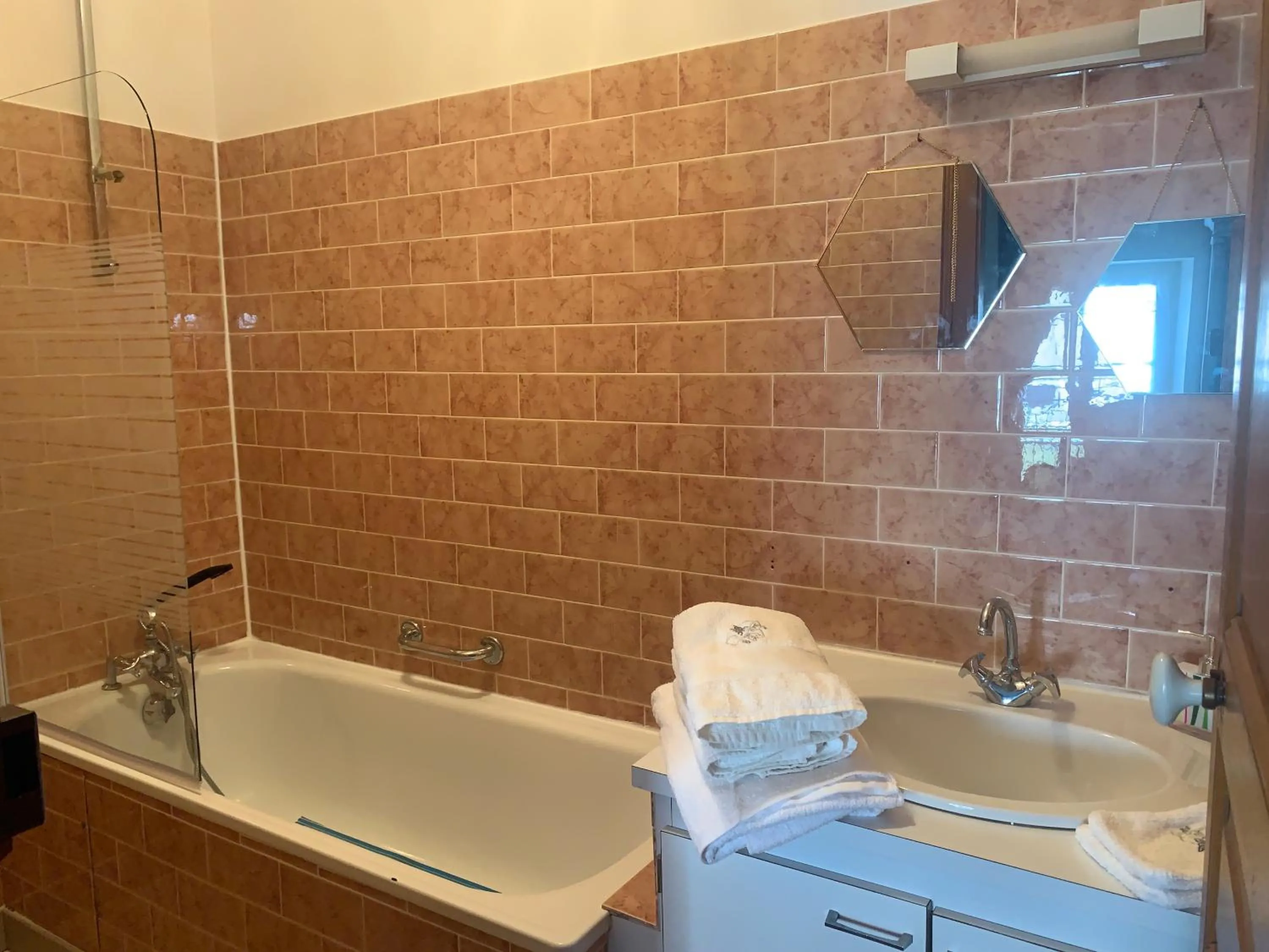 Bathroom in Chambres d'hôtes dans une maison de caractère