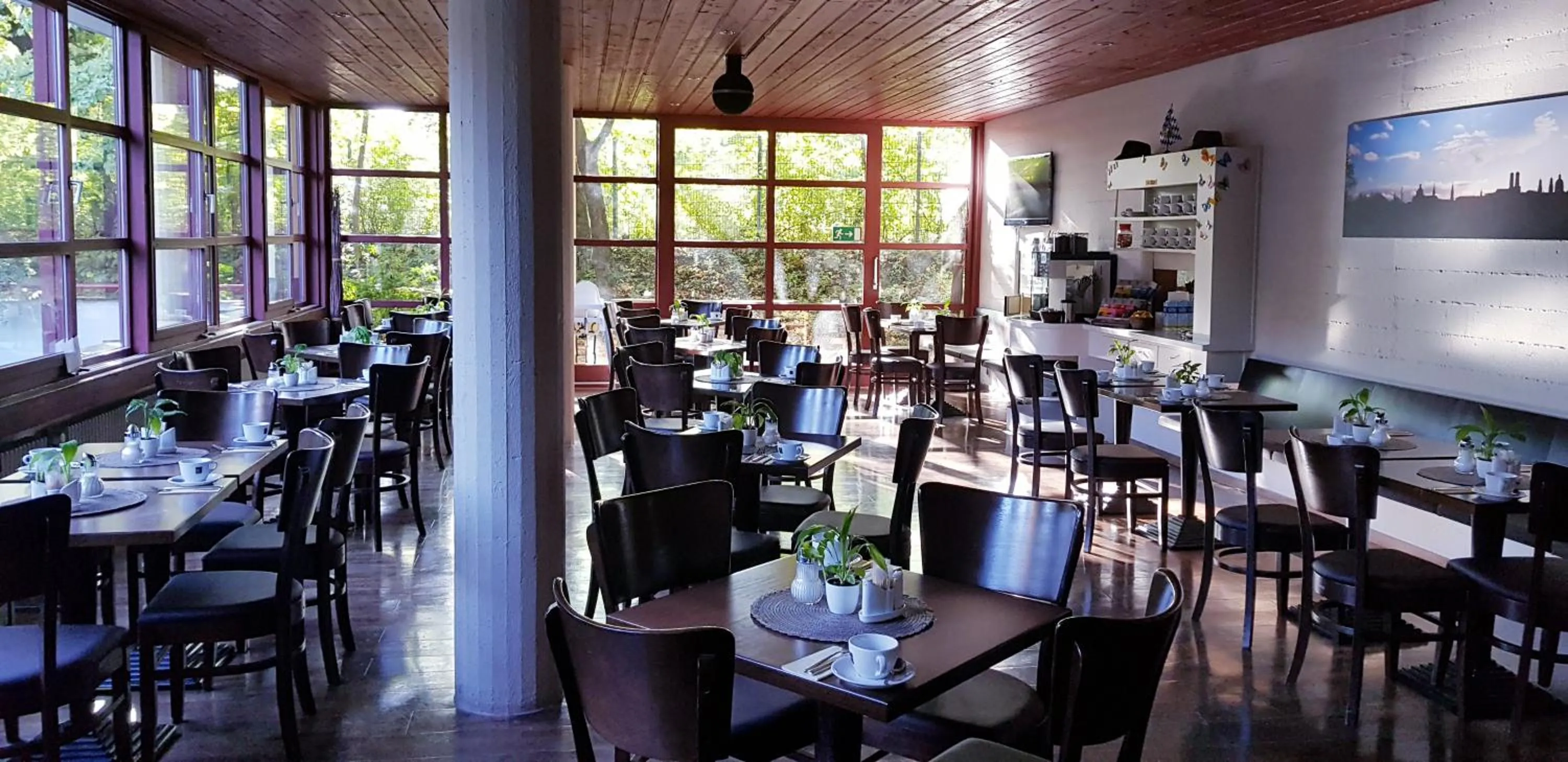 Restaurant/places to eat in Central Hotel-Apart München